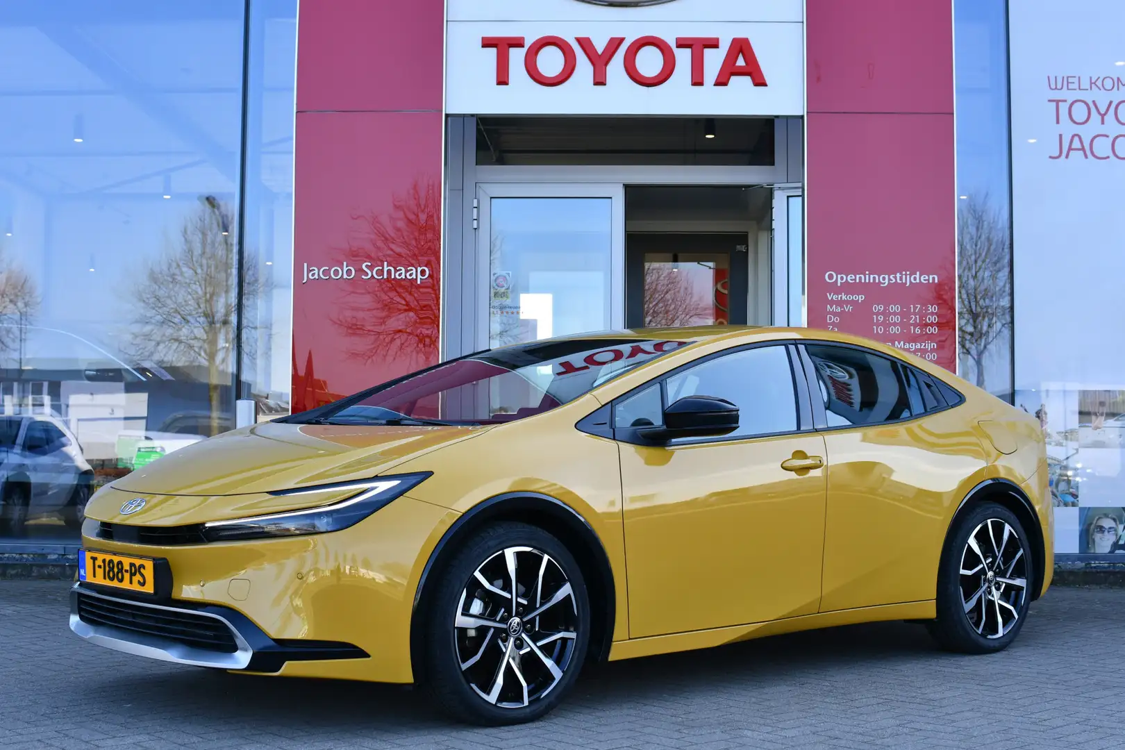Toyota Prius 2.0 Plug-in Executive Automaat 223pk | Dodehoekdet Amarillo - 1