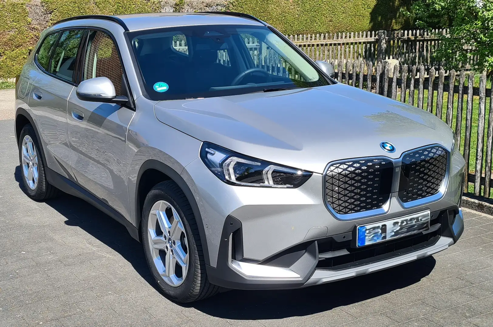 BMW iX1 iX1 eDrive20 bis 31.10. 20% auf Winterradsatz Silber - 1