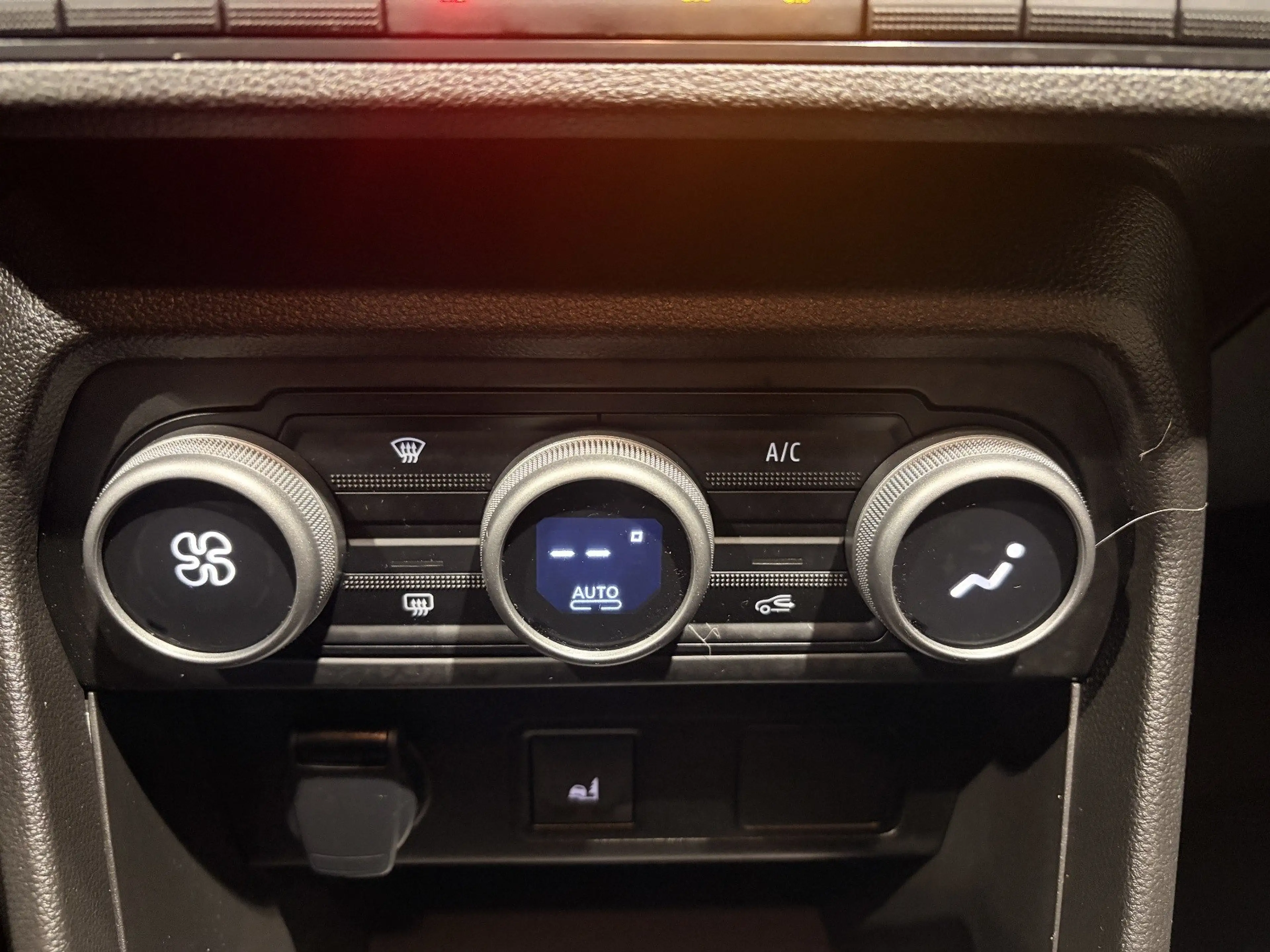 Dacia Jogger Extreme HYBRID 140 PS — photo 13