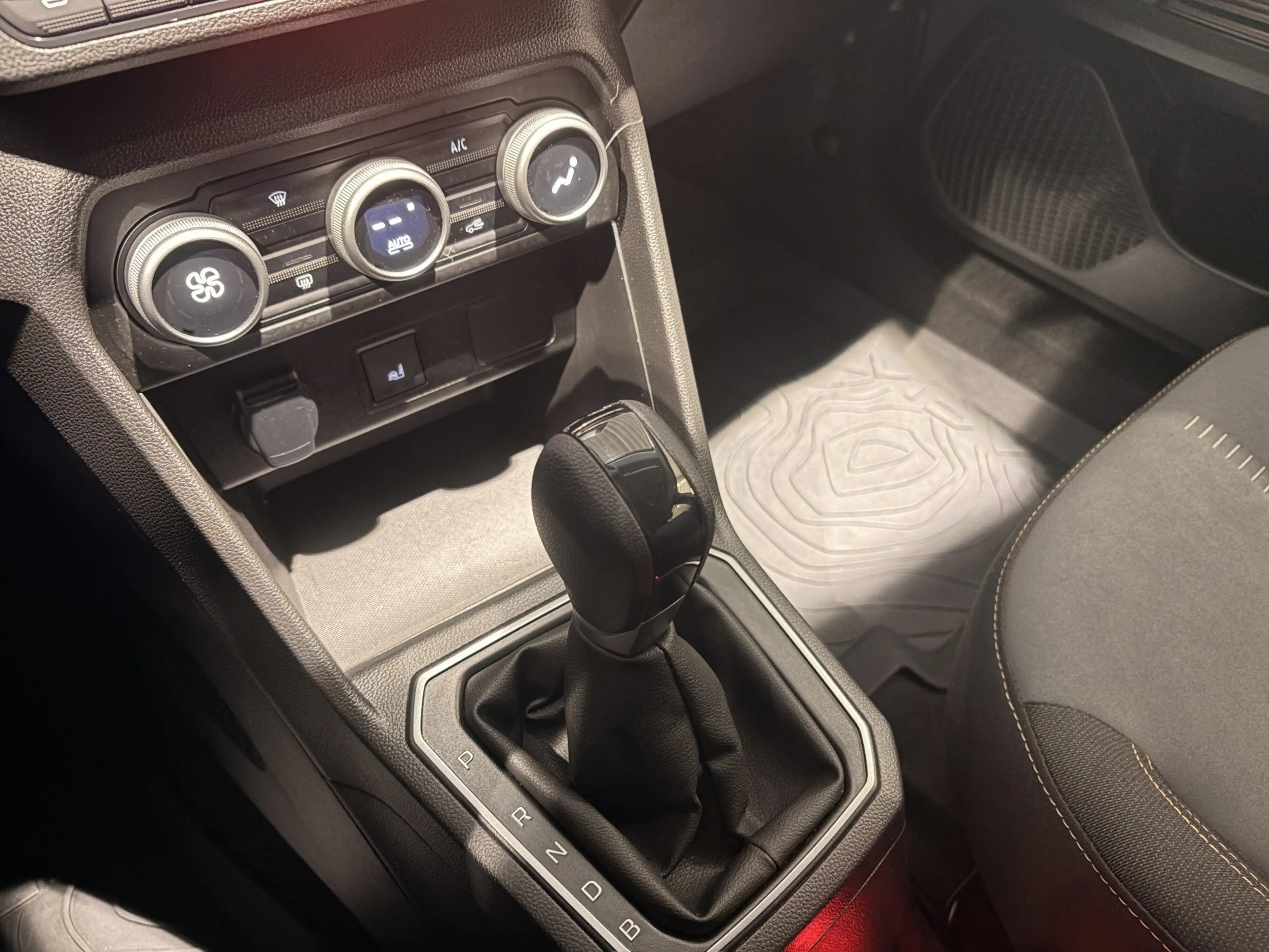 Dacia Jogger Extreme HYBRID 140 PS — photo 15
