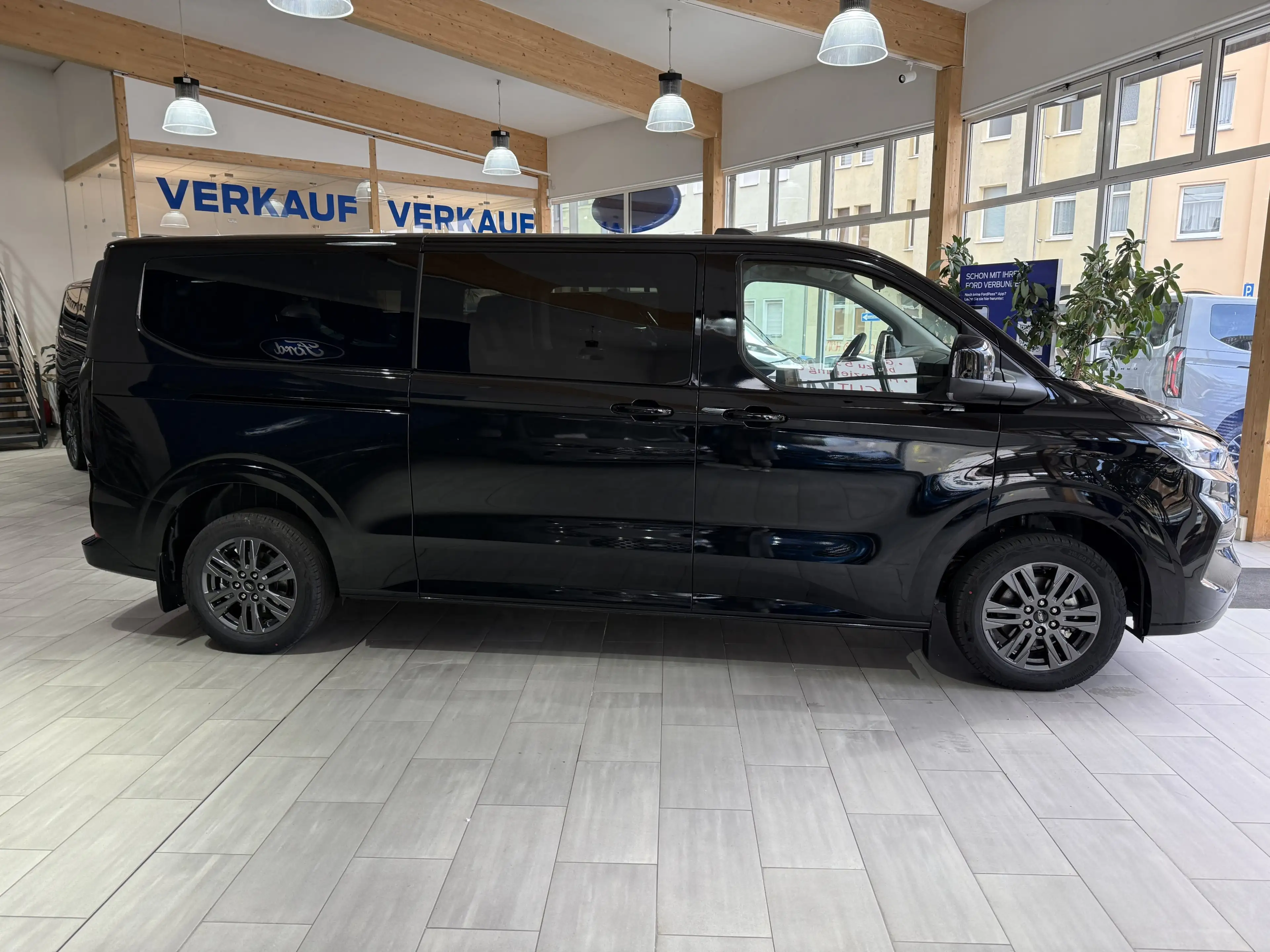 Ford Tourneo Custom Titanium L2 3-Zonen-Klima / 70L Tank — photo 3