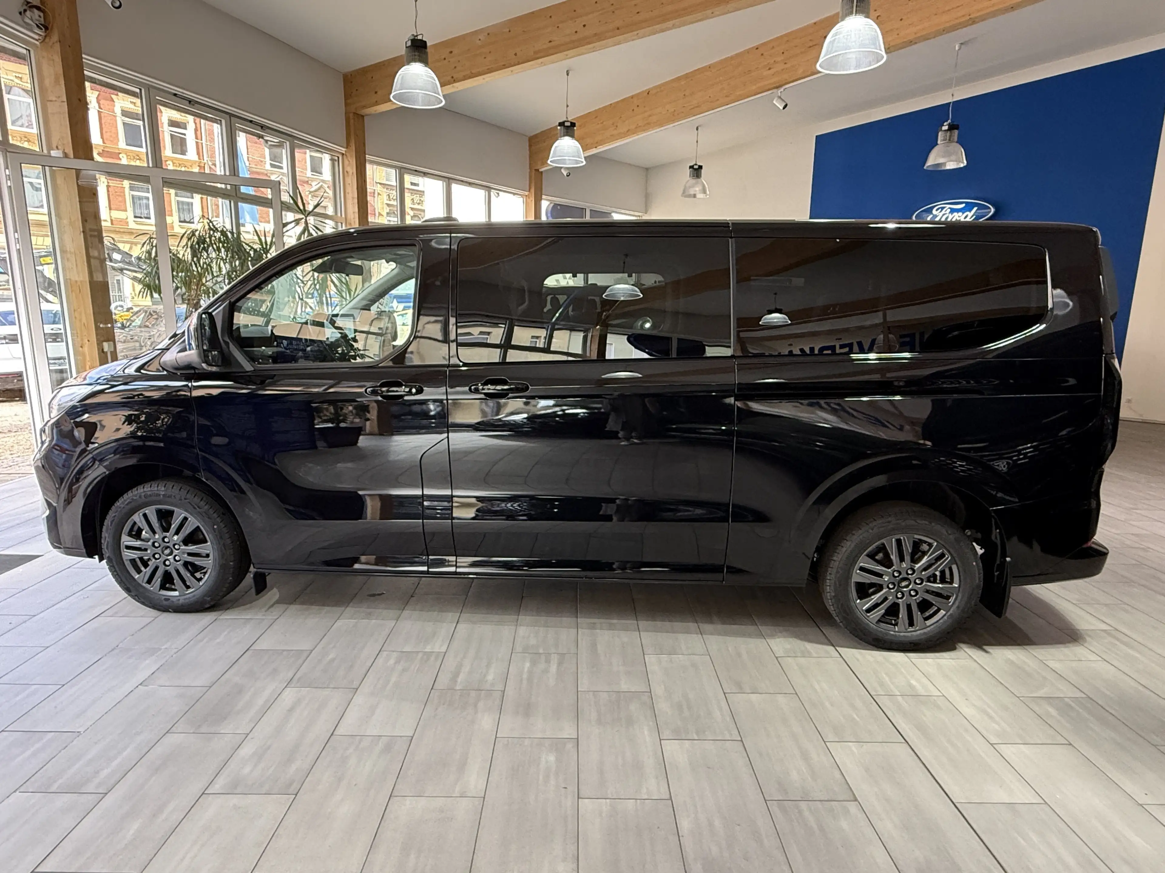 Ford Tourneo Custom Titanium L2 3-Zonen-Klima / 70L Tank — photo 8