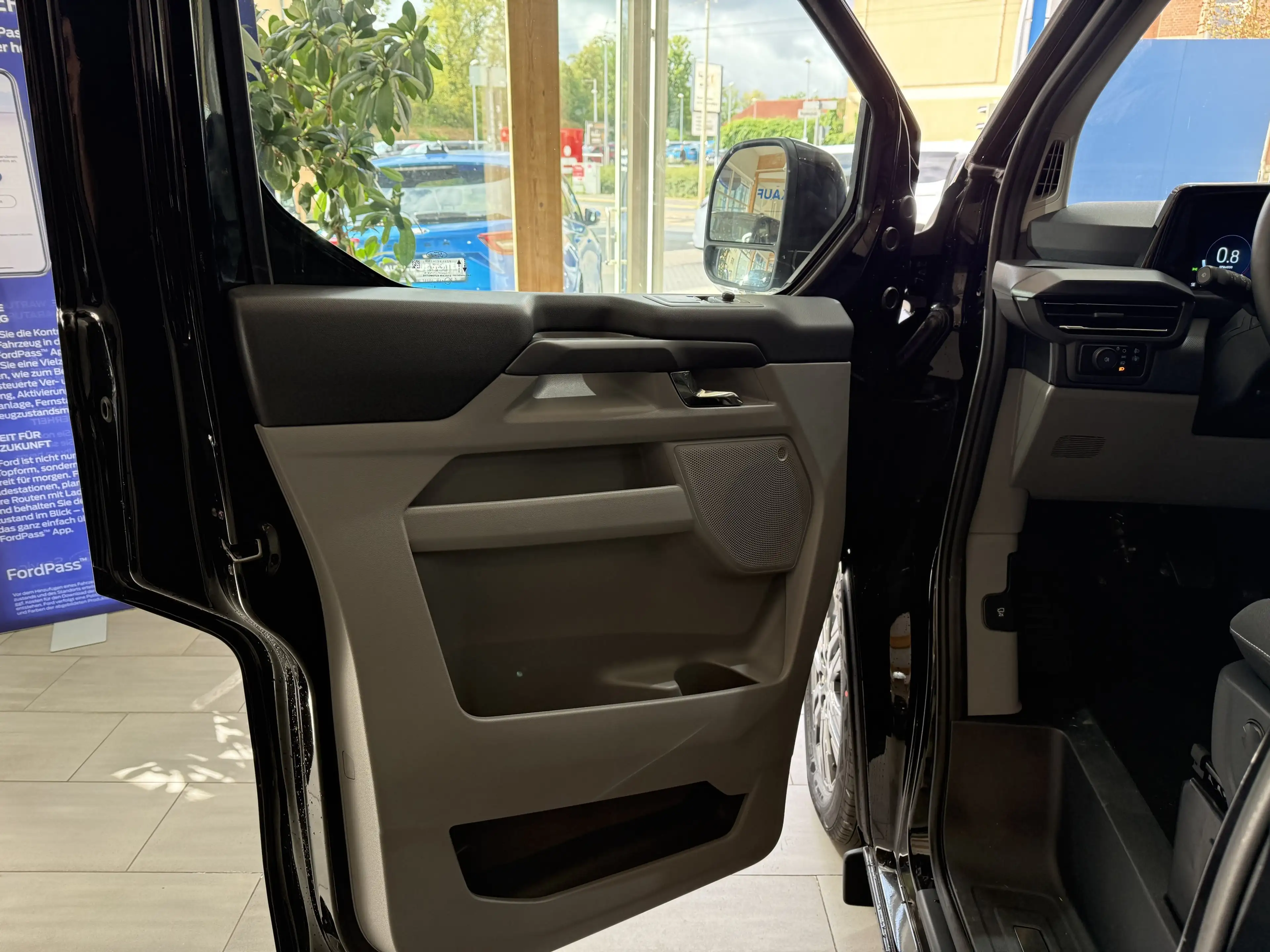 Ford Tourneo Custom Titanium L2 3-Zonen-Klima / 70L Tank — photo 9