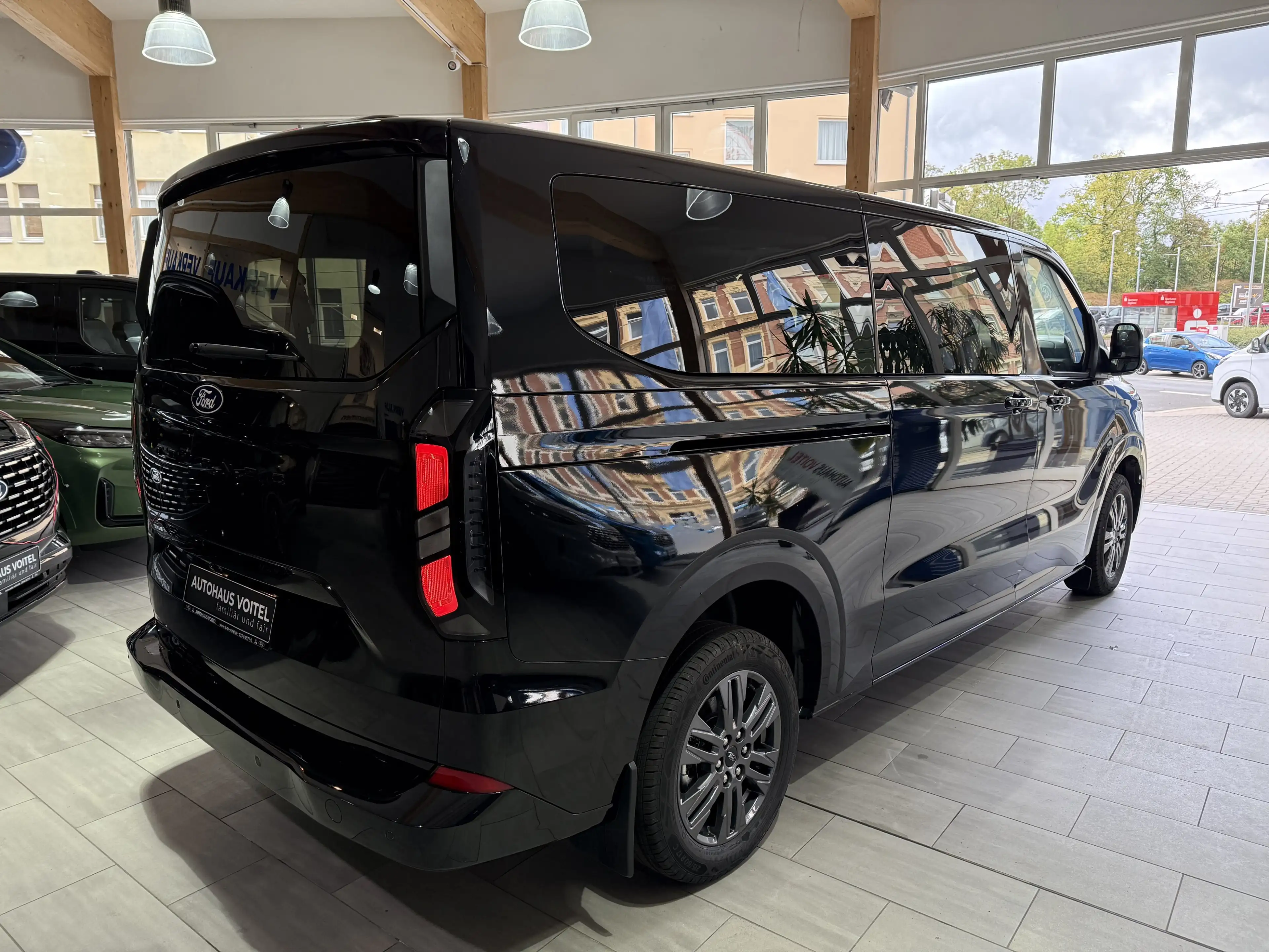 Ford Tourneo Custom Titanium L2 3-Zonen-Klima / 70L Tank — photo 4