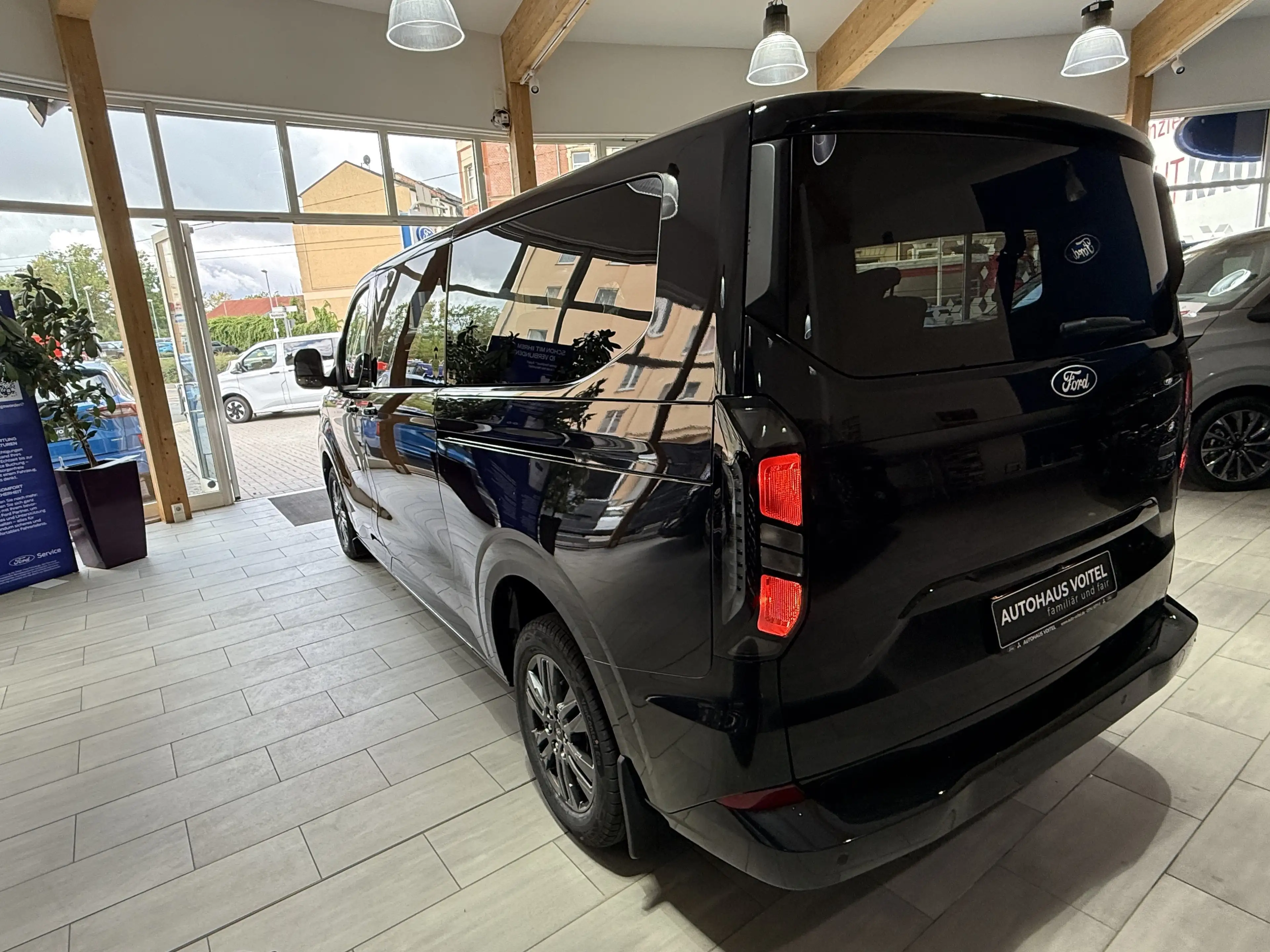 Ford Tourneo Custom Titanium L2 3-Zonen-Klima / 70L Tank — photo 6