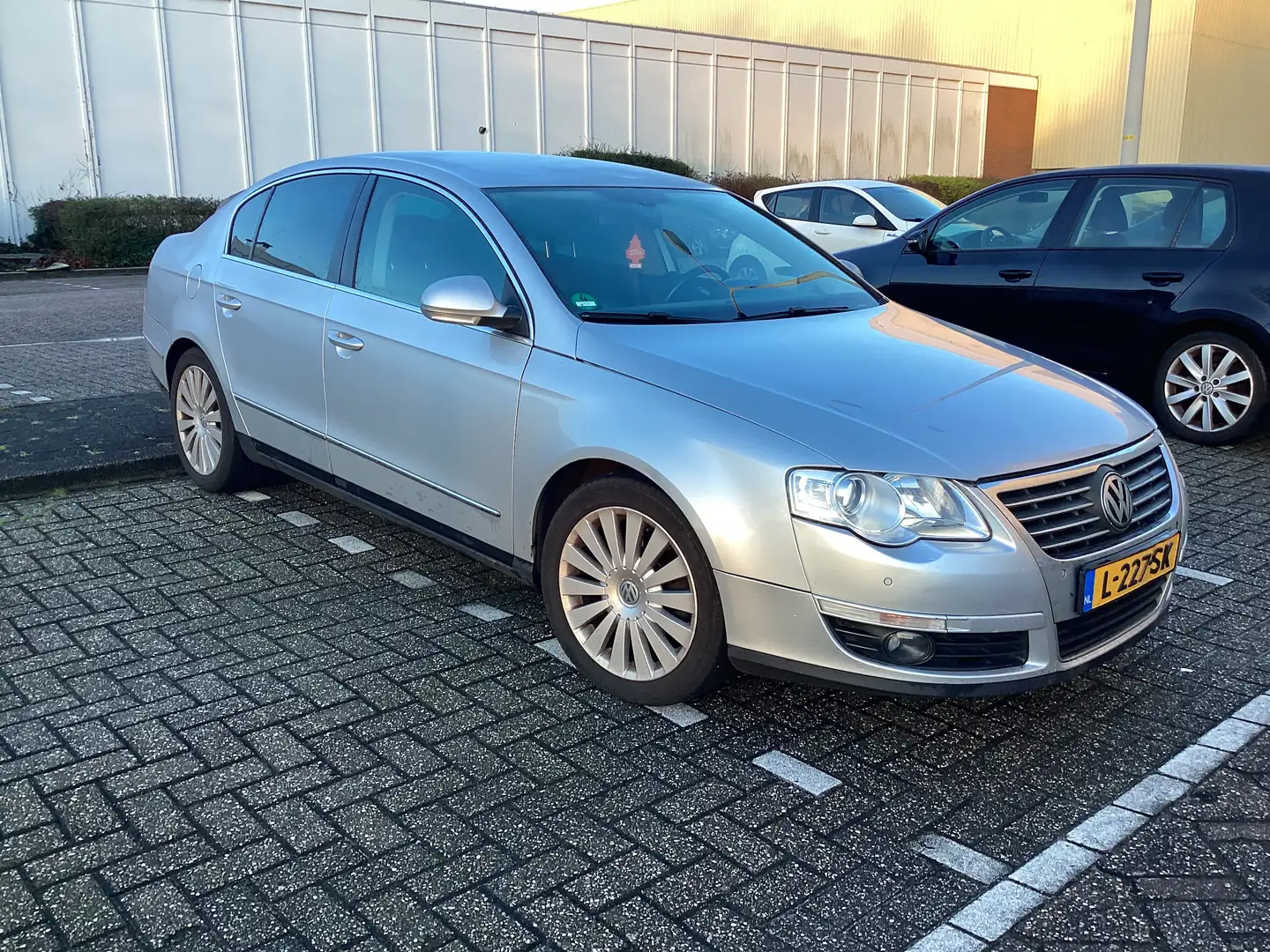 Volkswagen Passat 2.0 FSI Highline Zilver - 1