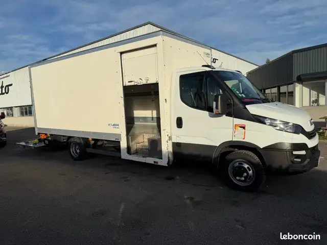 Iveco Daily 13990 ht 50c18 caisse hayon 5T