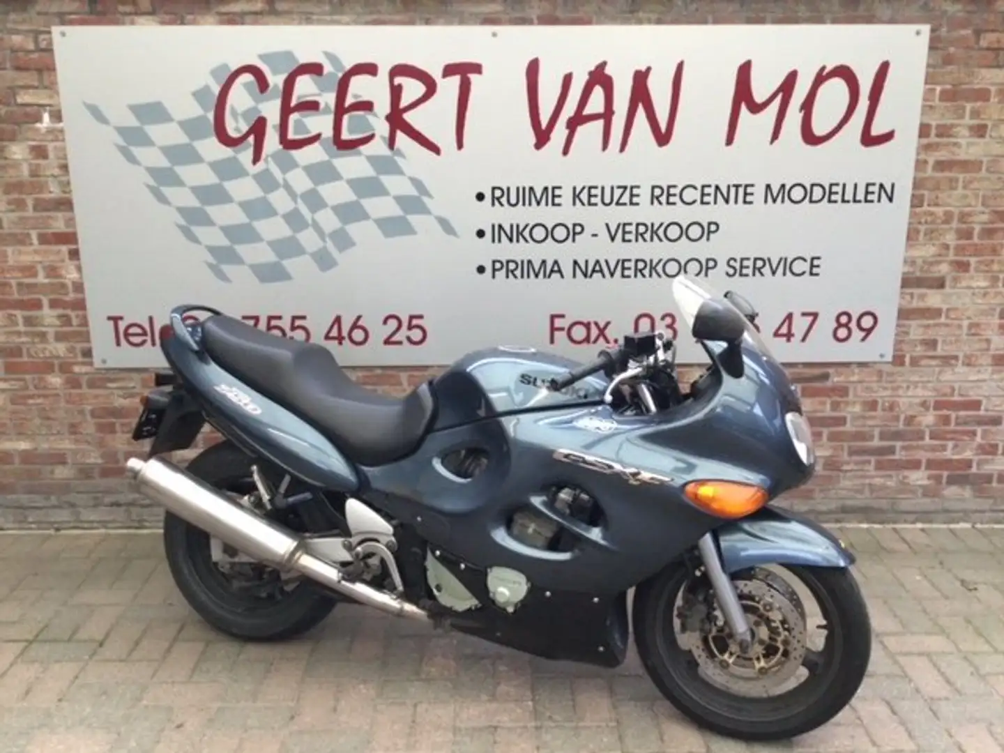 Suzuki GSX 750 F Gri - 1