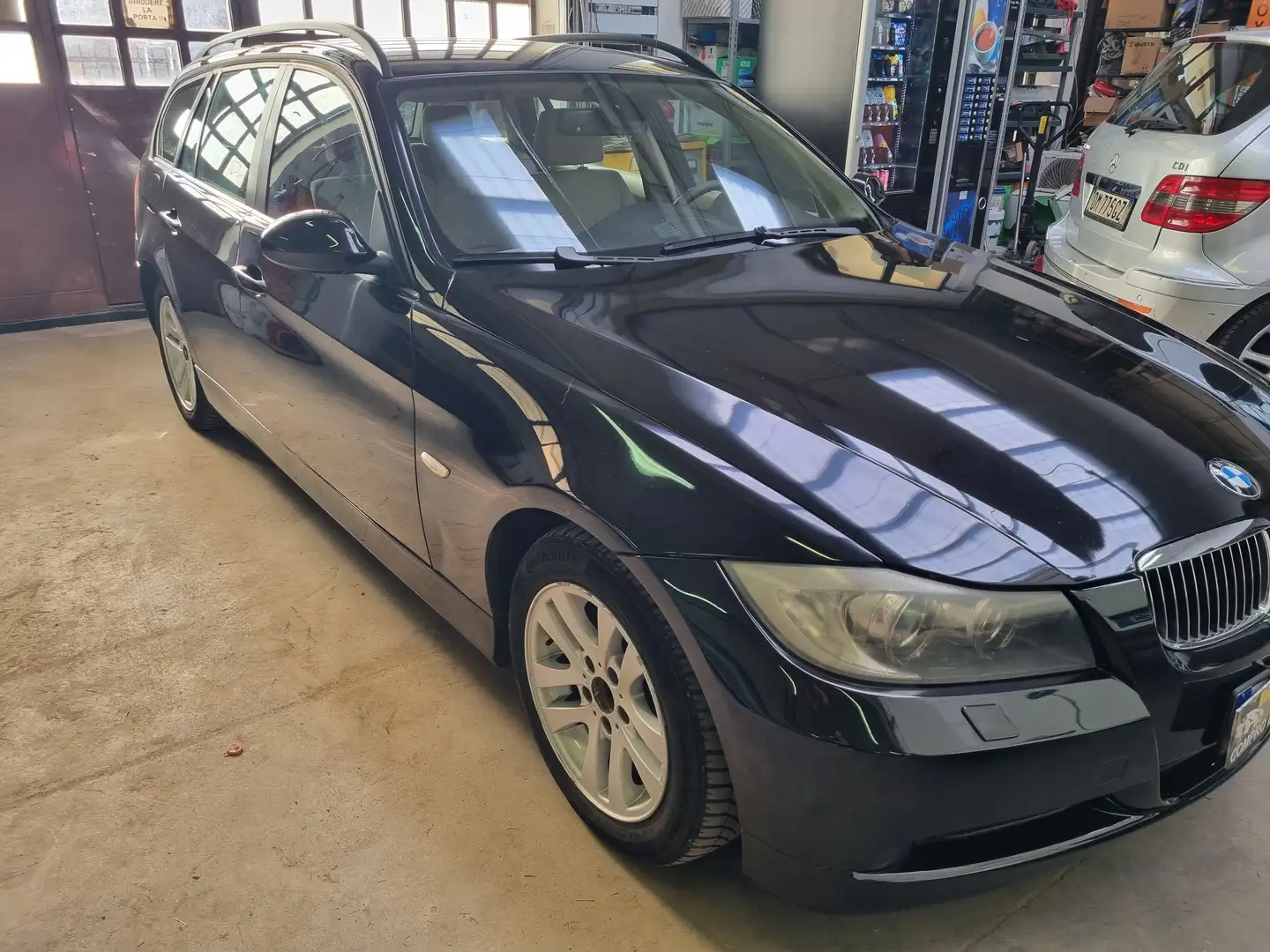 BMW 320 320d Touring Futura Negro - 2