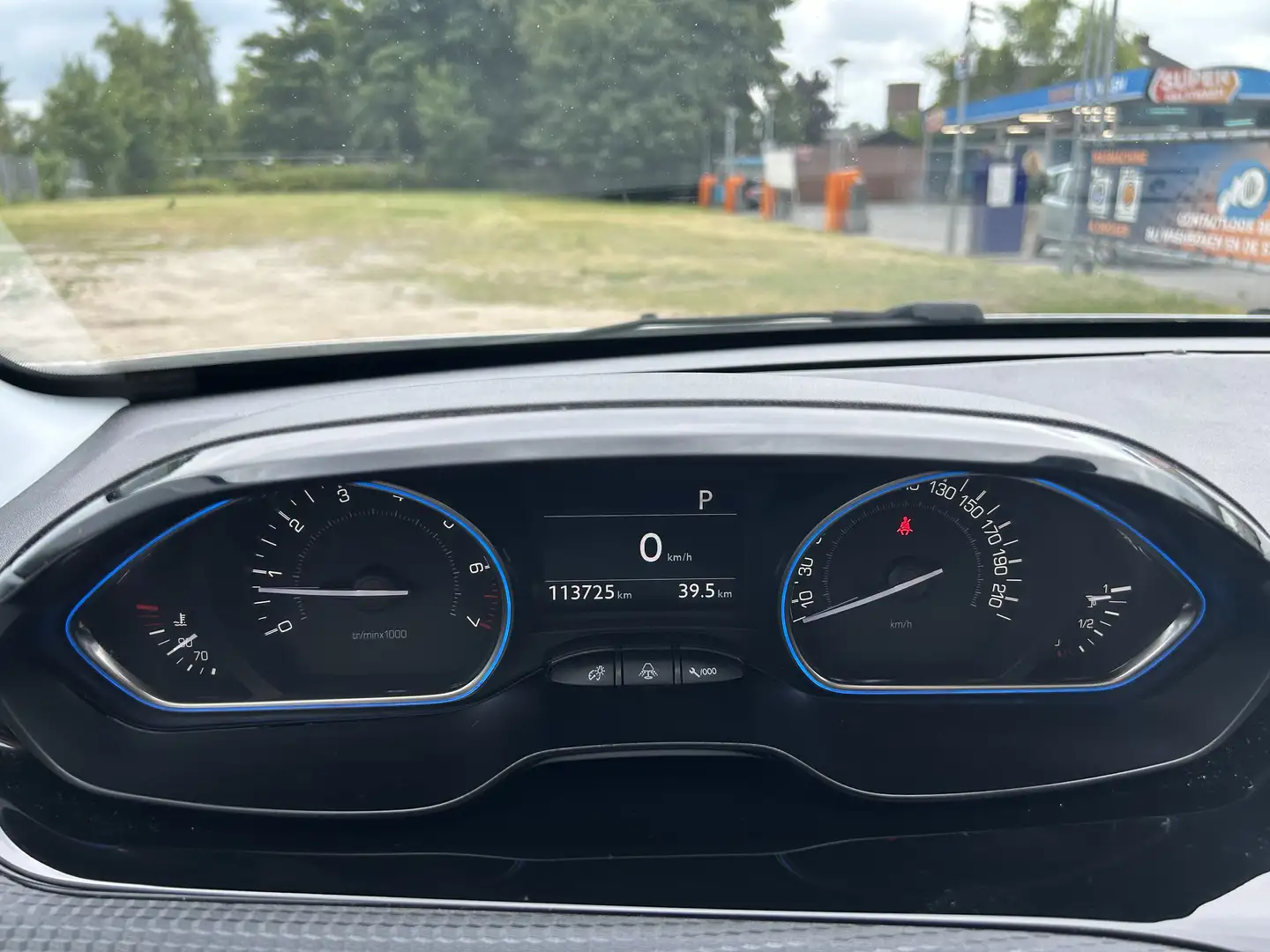 Peugeot 2008 1.2 PureTech Allure Wit - 1