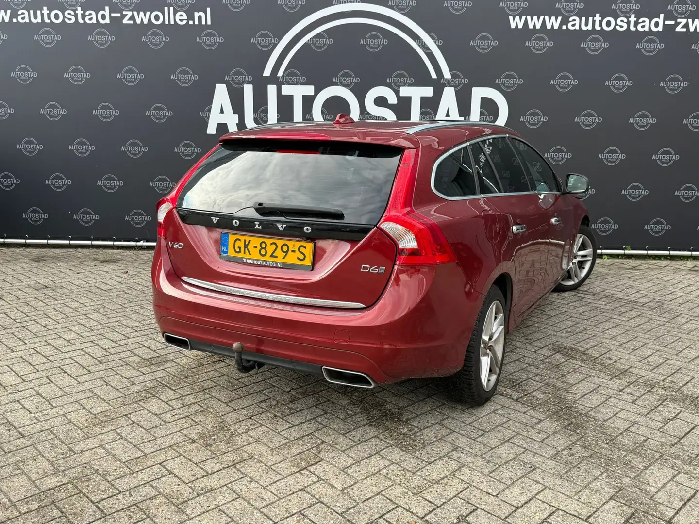 Volvo V60 2.4 D6 Twin Engine R-Design Automaat/opendak/navi/ Roşu - 2