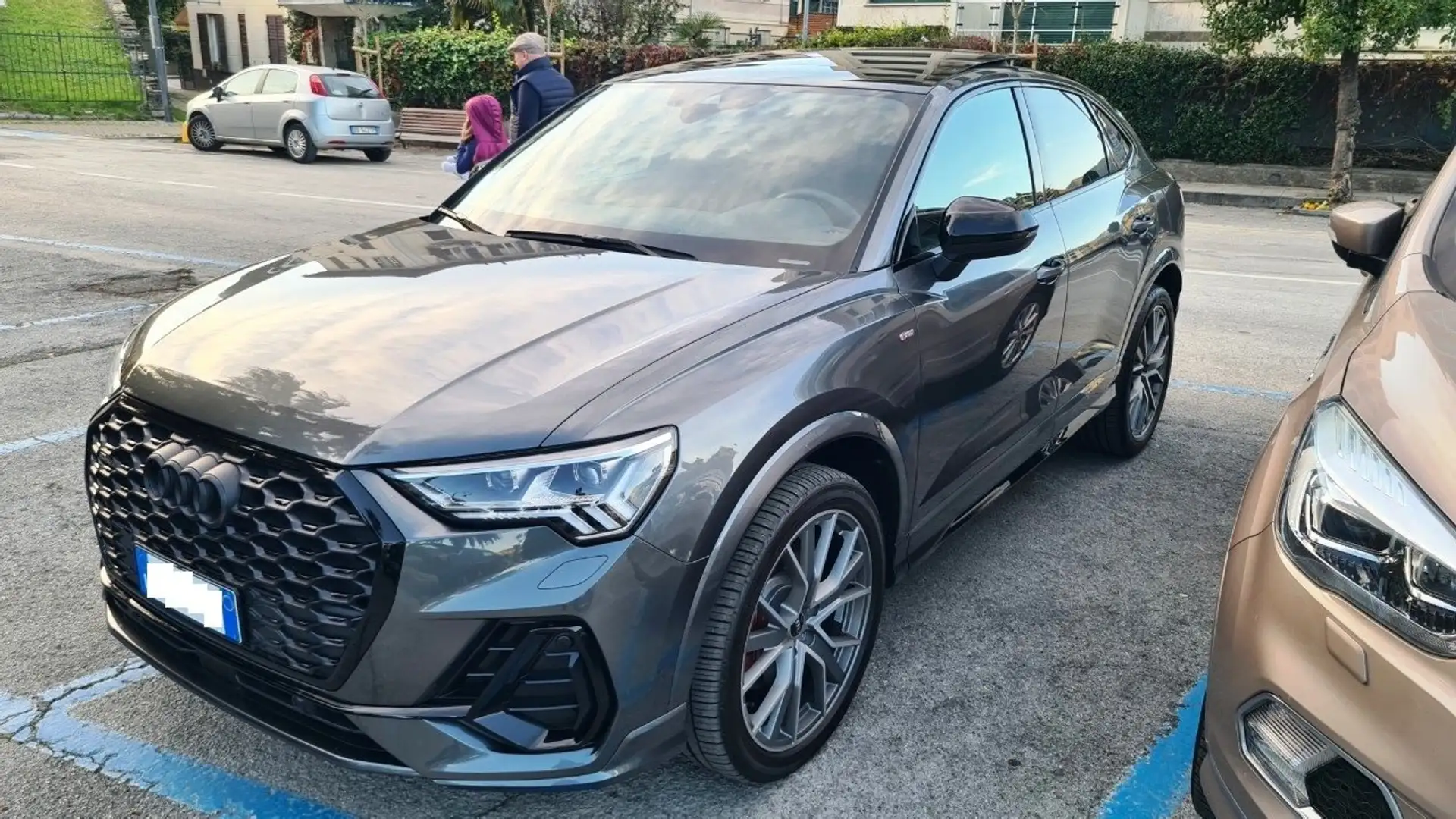 Audi Q3 Q3 Sportb. 40 2.0 tdi quattro 200cv FARI MATRIX Gris - 1