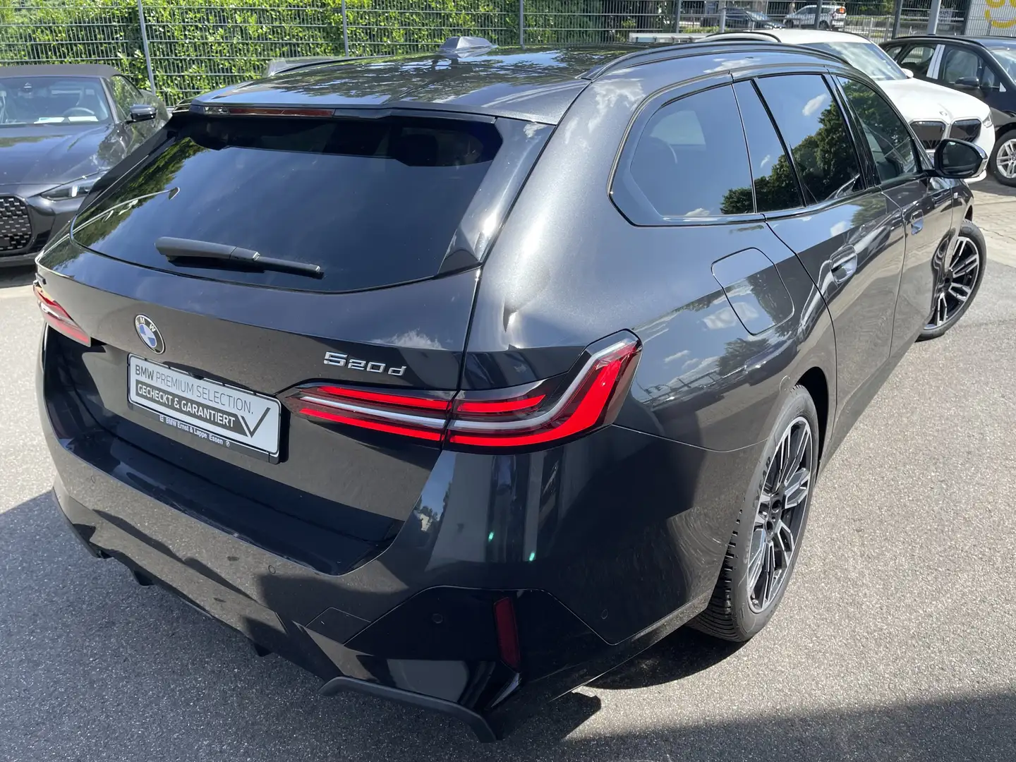 BMW 520 d xDrive Tou. M Sport || AHK Pano Stndhzg. Gris - 2