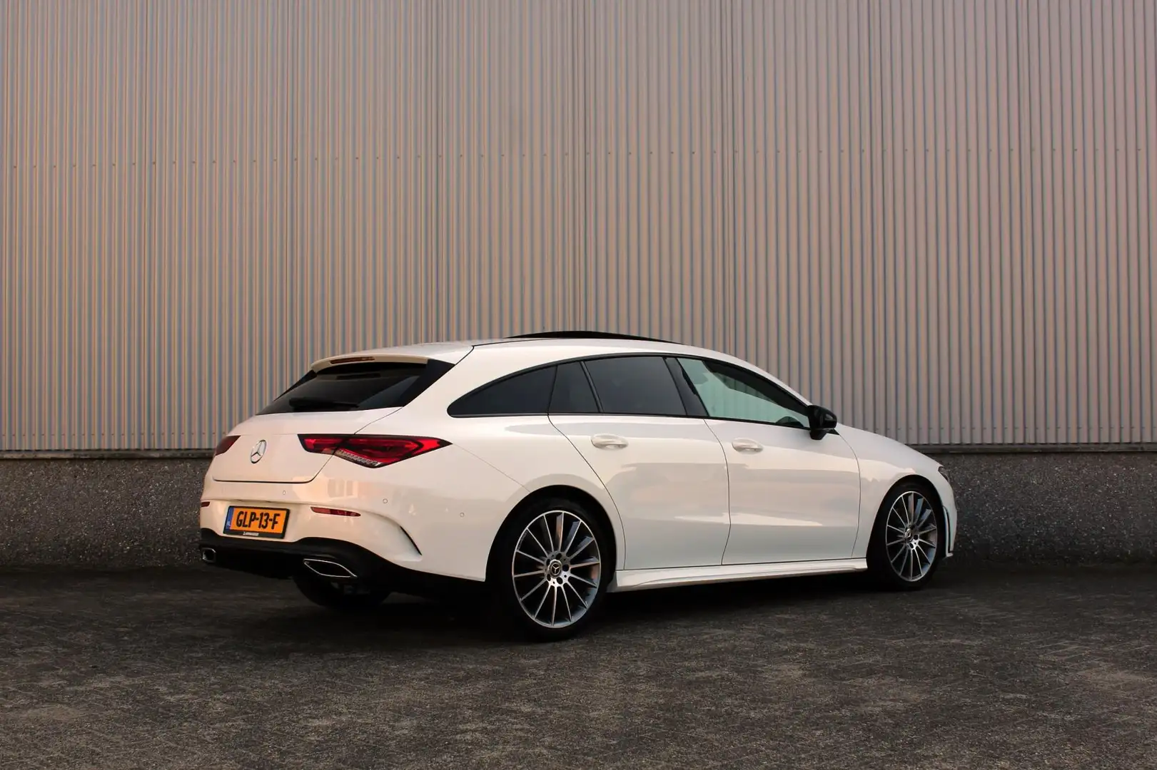 Mercedes-Benz CLA 220 Shooting Brake CLA Aut. AMG Line Night, Pano, Sfee Blanc - 2