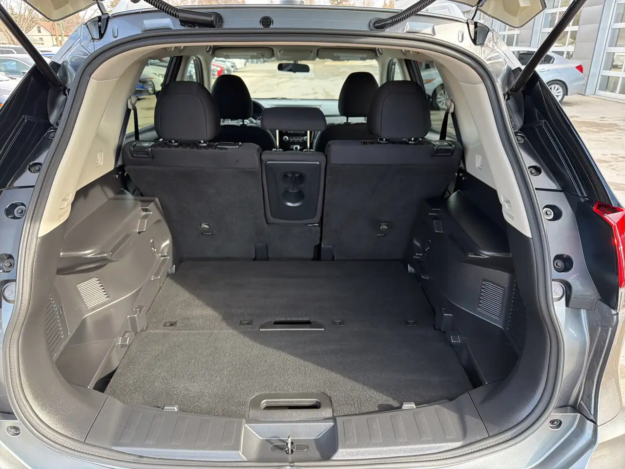 Nissan Rogue снимка Nissan Rogue