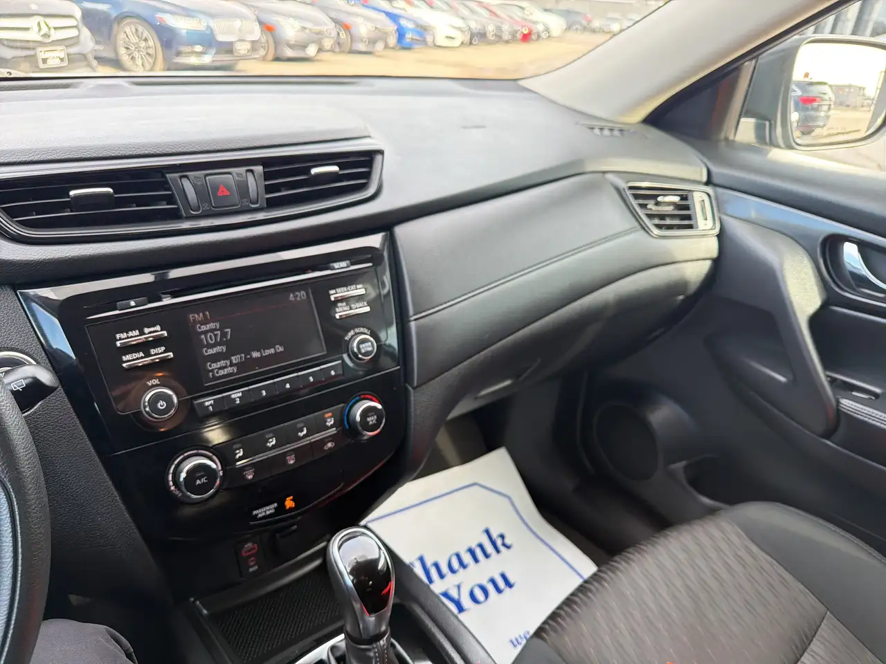 Nissan Rogue снимка Nissan Rogue