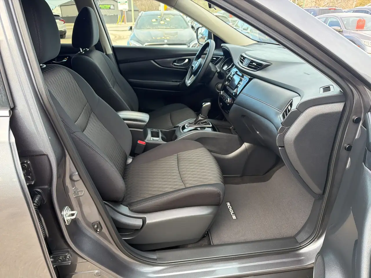 Nissan Rogue снимка Nissan Rogue
