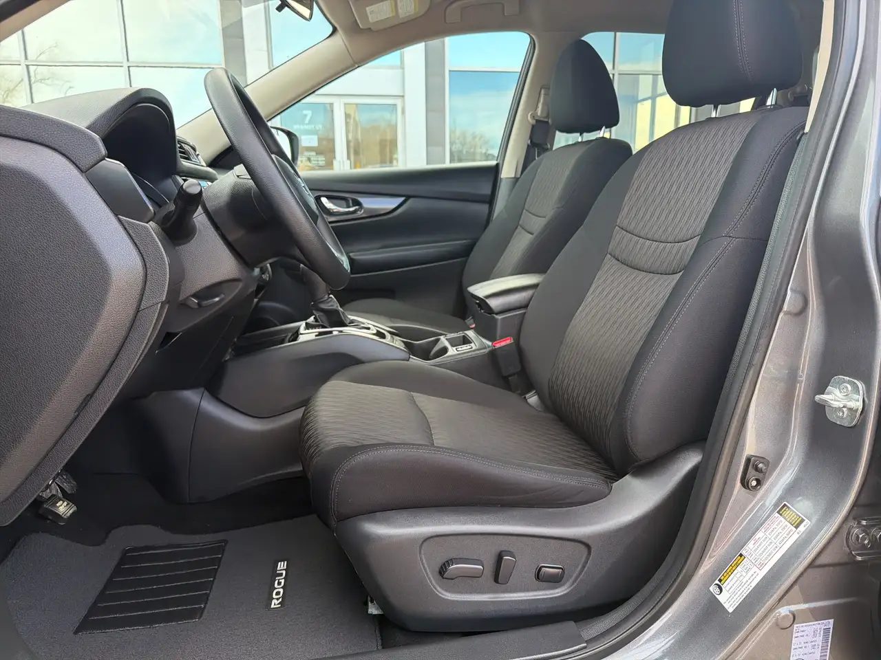 Nissan Rogue снимка Nissan Rogue