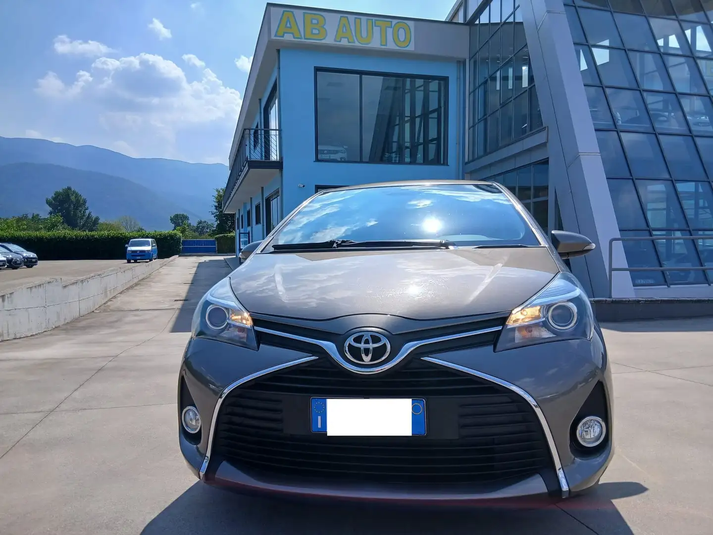 Toyota Yaris Yaris 5p 1.4 d-4d Lounge my16 Grigio - 1