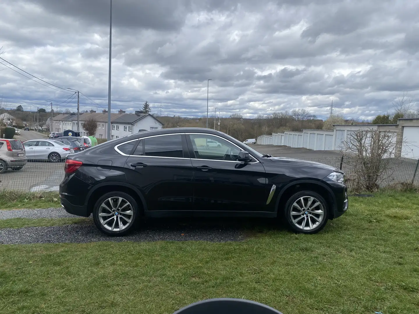 BMW X6 xDrive 40 d Noir - 1