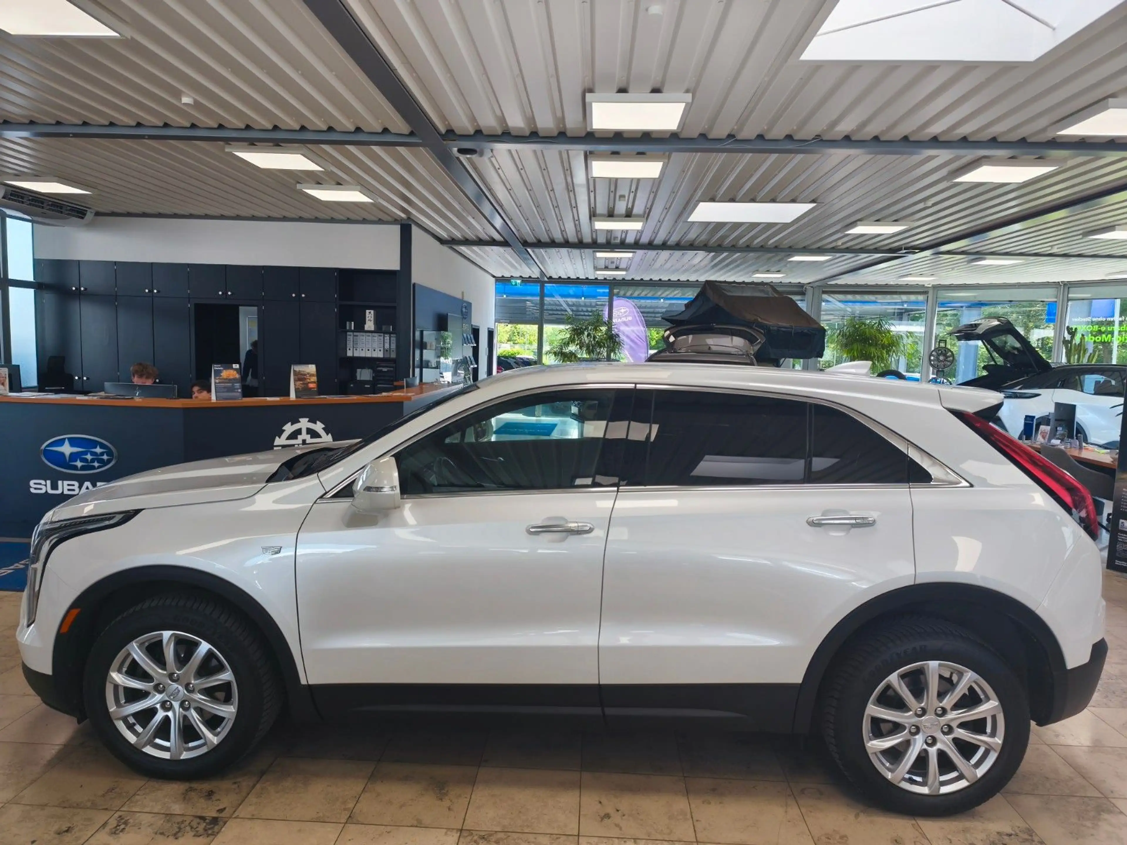Cadillac XT4 Luxury AWD — photo 2