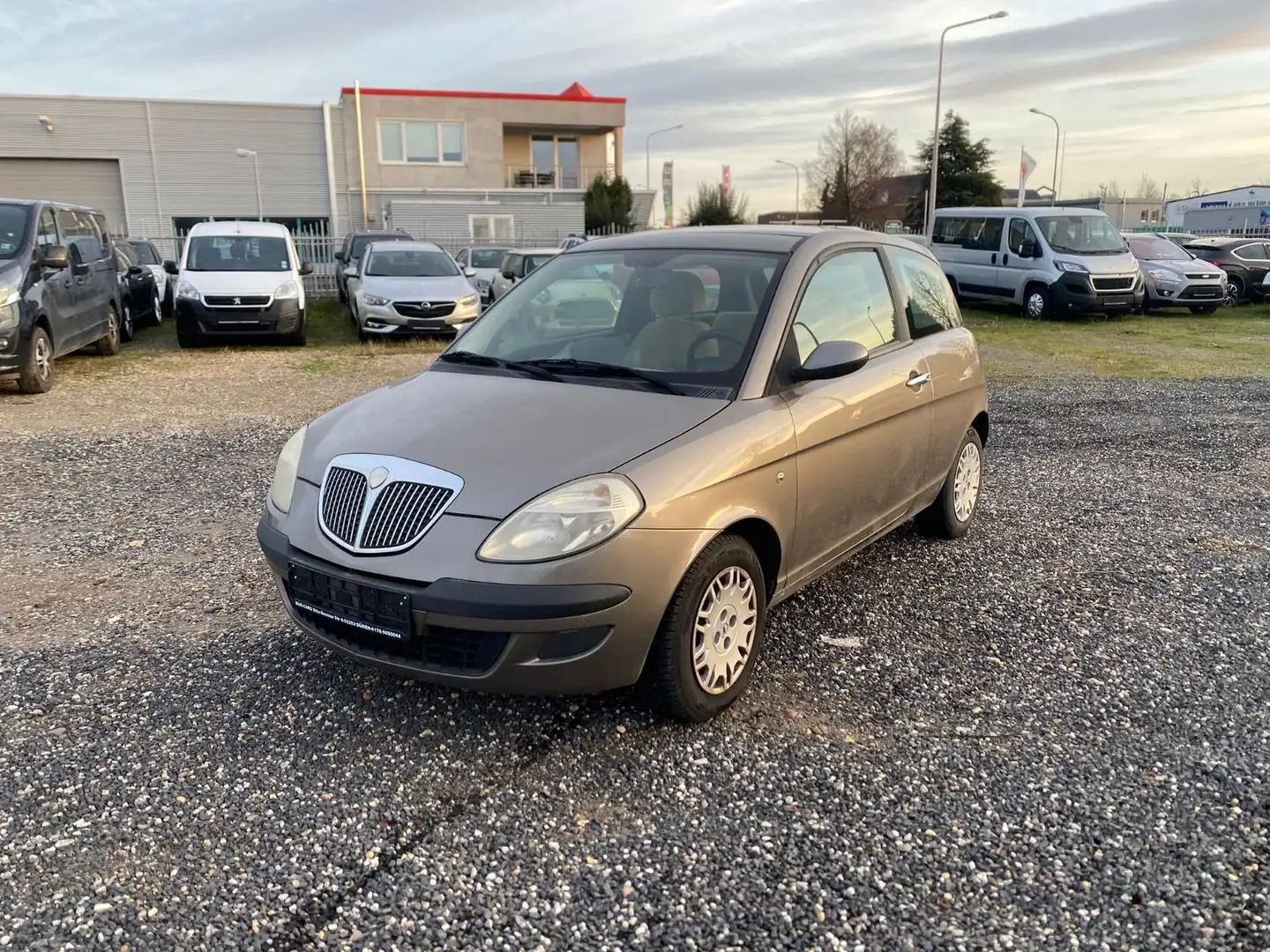 Lancia Ypsilon 1.2 8V Argento Gold - 1
