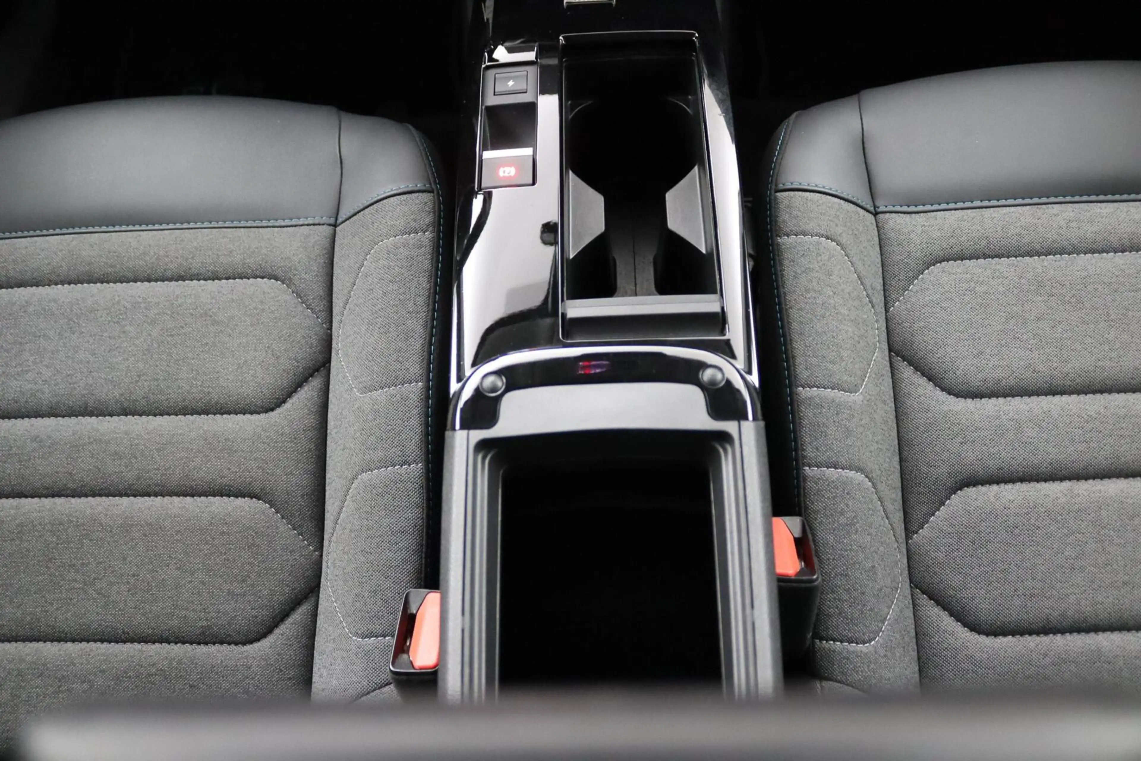 Citroen E-C4 Electric Feel Pack 50 kWh — photo 27