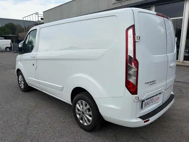 Ford Transit Custom view 3