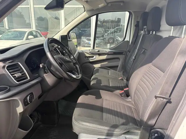 Ford Transit Custom view 11