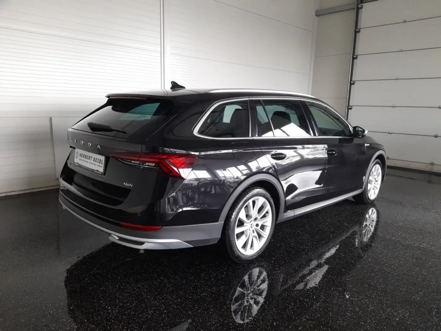 Skoda Octavia Combi SCOUT 4x4 2,0 TDI DSG *MATRIX-LED / 18 ZOLL / AHV / VIRTUELL / NAVI / 3-ZONEN KLIMA / KEYLESS / TEMPOMAT* Schwarz - 2
