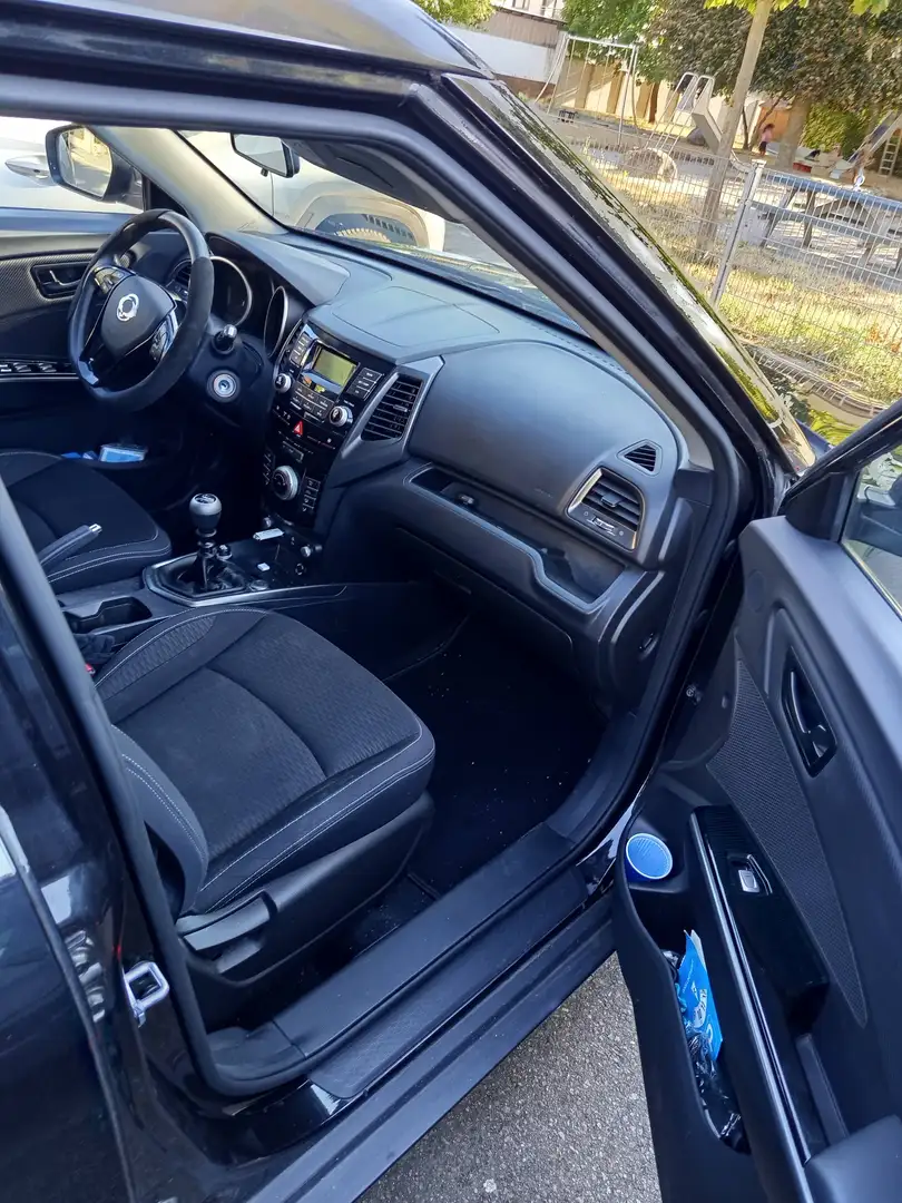 SsangYong XLV XLV e-XGi 160 2WD Start/Stop Quartz Schwarz - 2