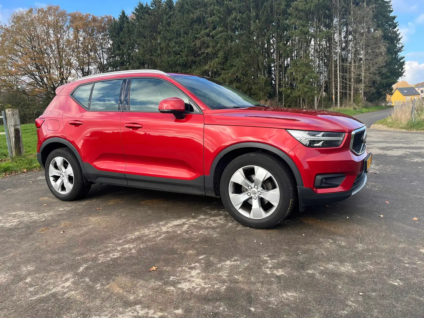 Volvo XC40 XC40 T3 Momentum Rood - 1