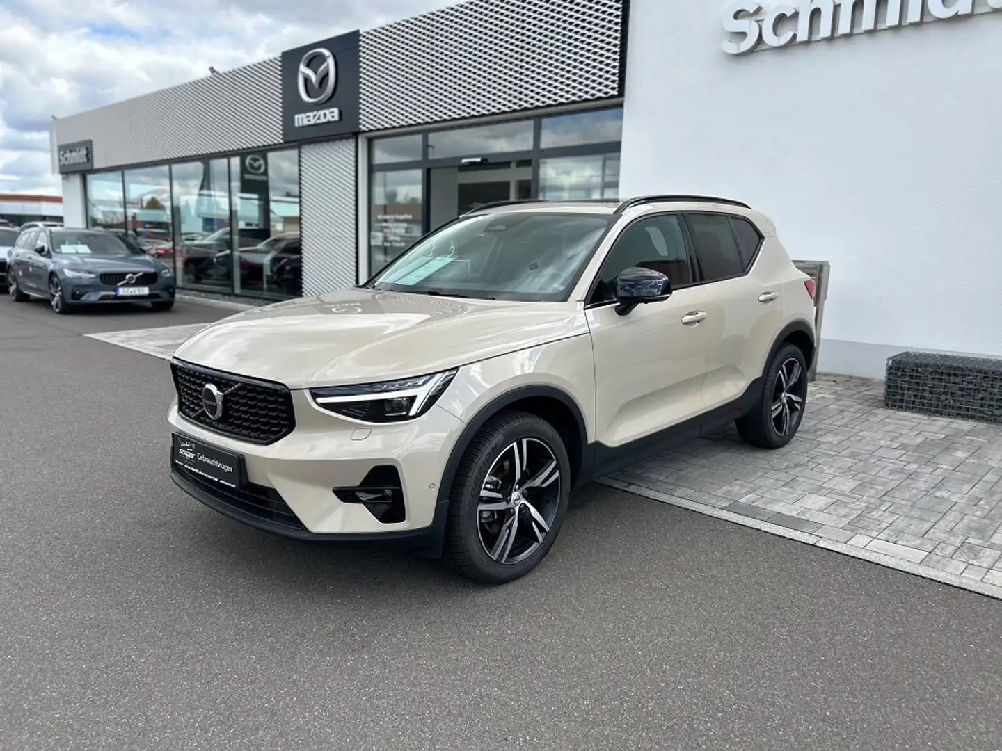 Volvo XC40 B4 Ultra Dark Ultra Dark Beige - 2