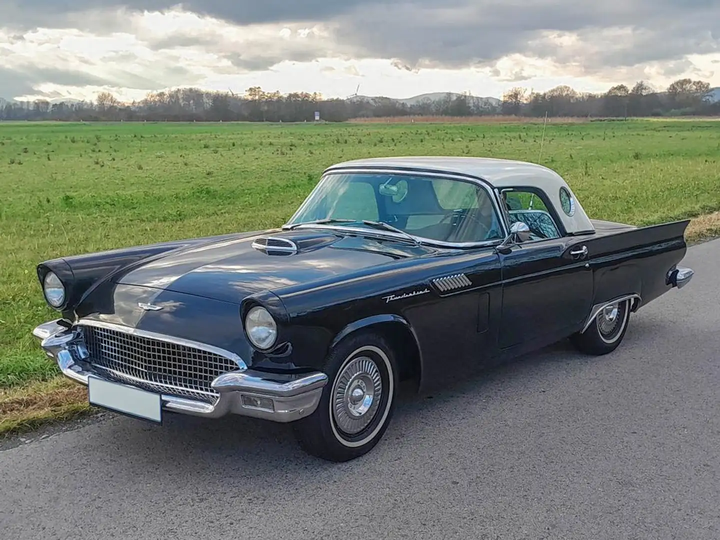 Ford Thunderbird Cabriolet (V8 Schalter, inkl. Softtop & Hardtop) Schwarz - 1