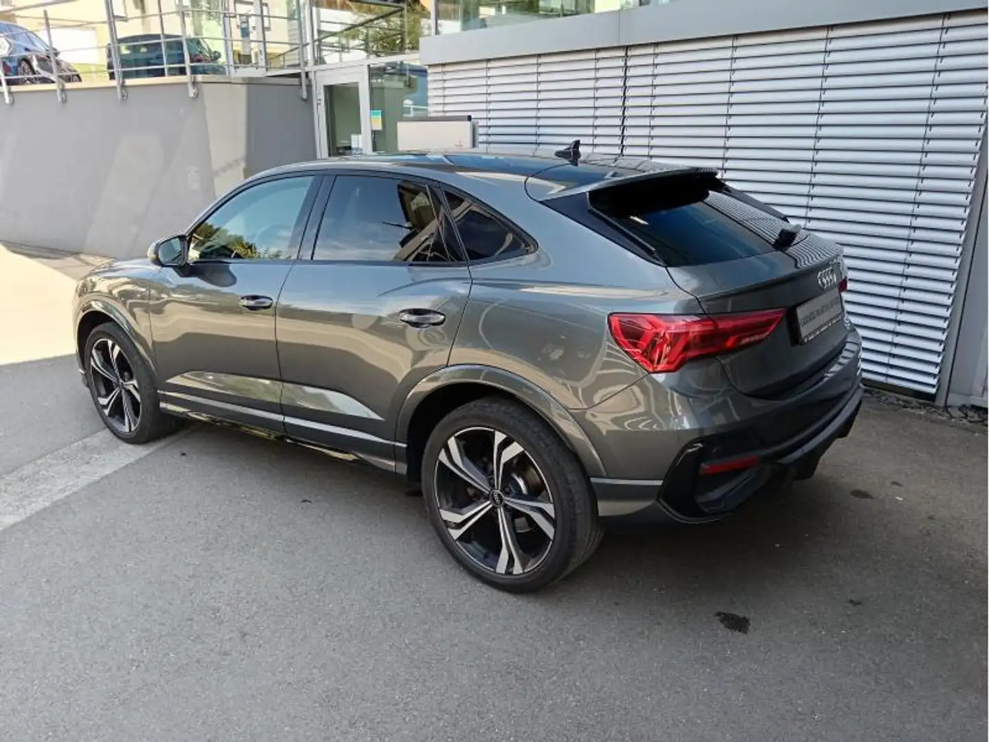 Audi Q3 Sportback S-line 40 TDI quattr Gris - 2