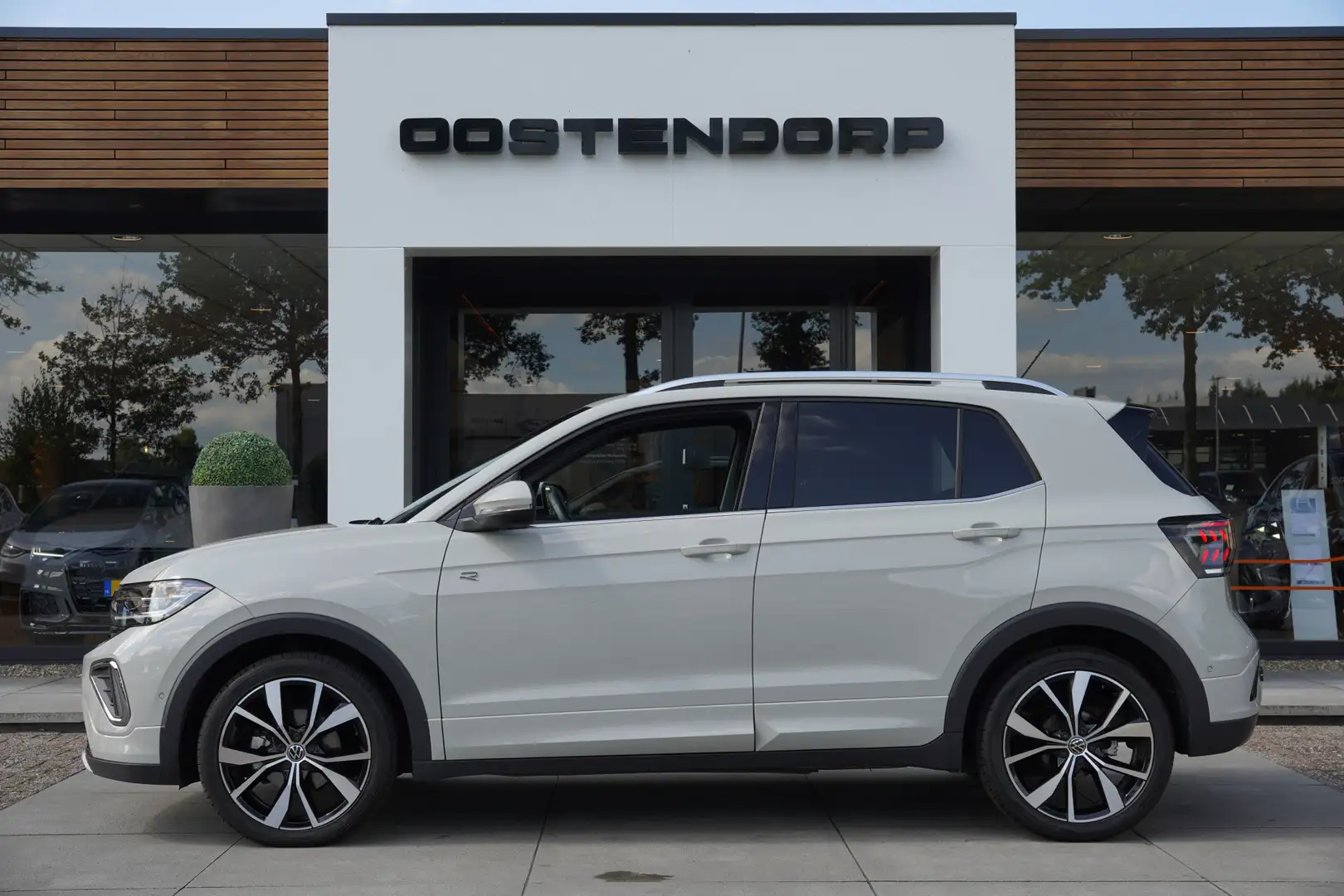 Volkswagen T-Cross 1.5TSI/150pk R-Line DSG Automaat|2024|IQ-LED|Trekh Beige - 1
