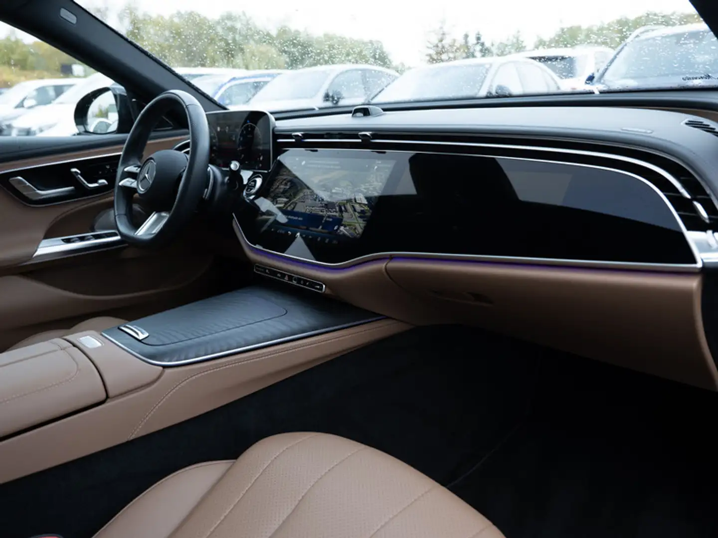 Mercedes-Benz E 200 Limousine AMG-Sport+Burm+Pano+Super+Distr Schwarz - 2