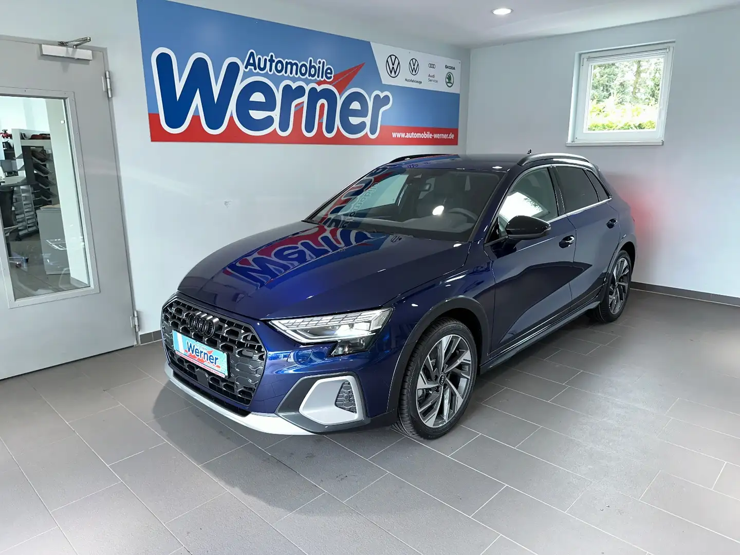 Audi A3 allstreet S-Line 35TFSI AHK MatrixLED Navi Blau - 2