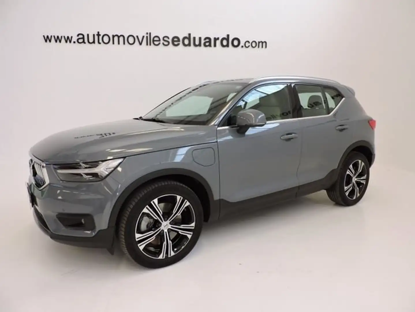 Volvo XC40 T4 Recharge Inscription Aut. Gris - 1