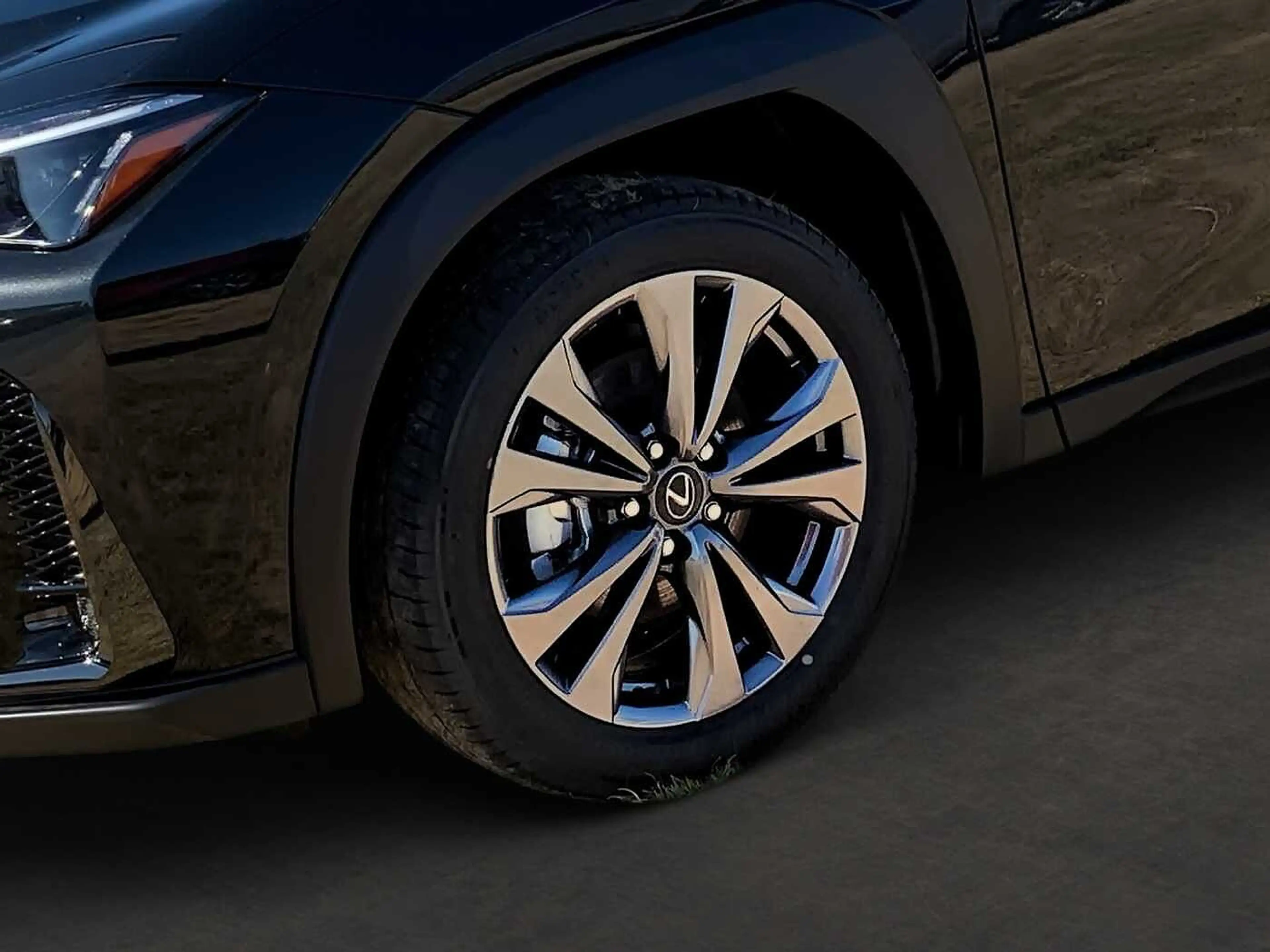 Lexus UX 300h 2.0 Hybrid F-Sport Design FWD — photo 13