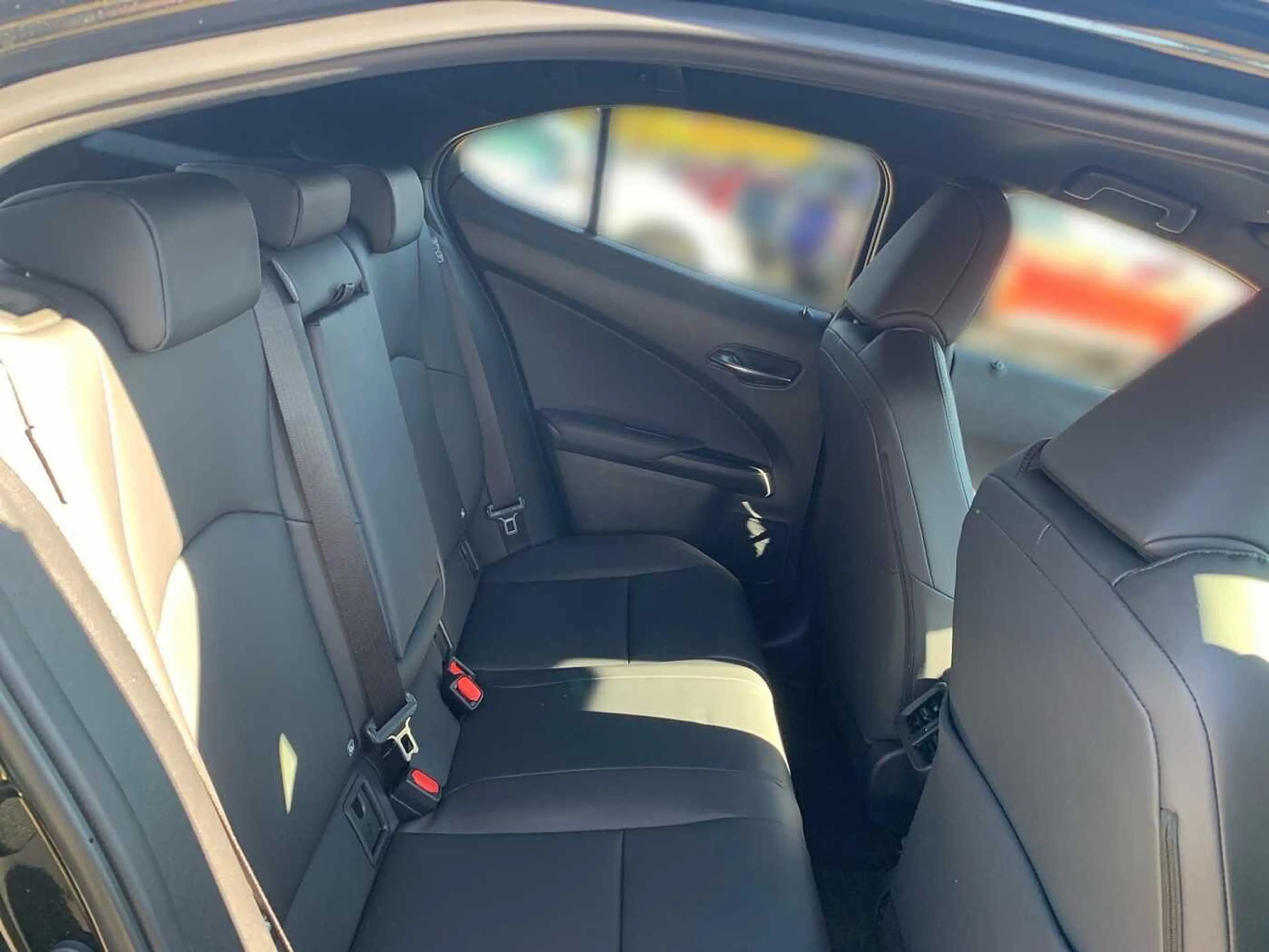 Lexus UX 300h 2.0 Hybrid F-Sport Design FWD — photo 7