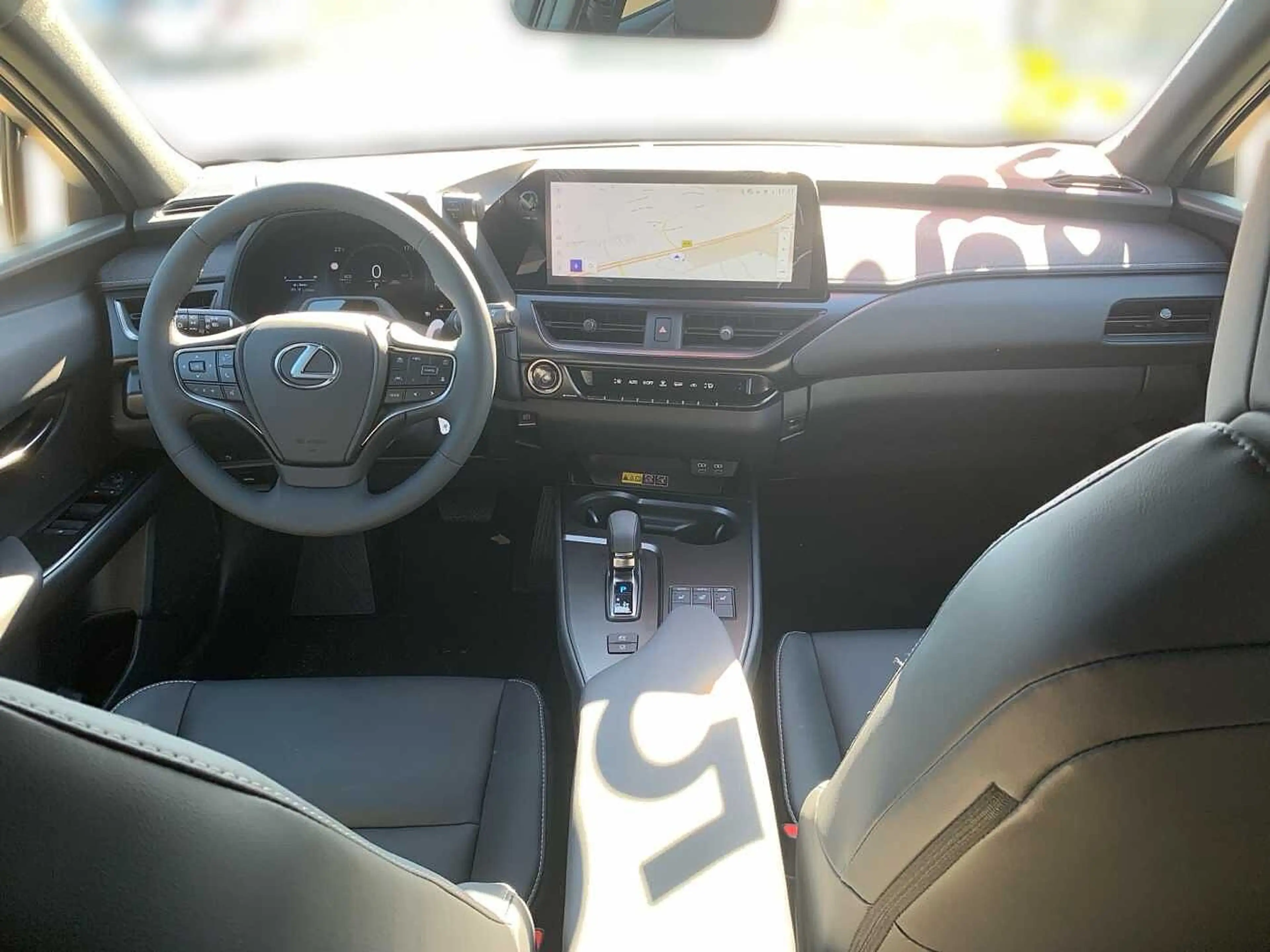 Lexus UX 300h 2.0 Hybrid F-Sport Design FWD — photo 8