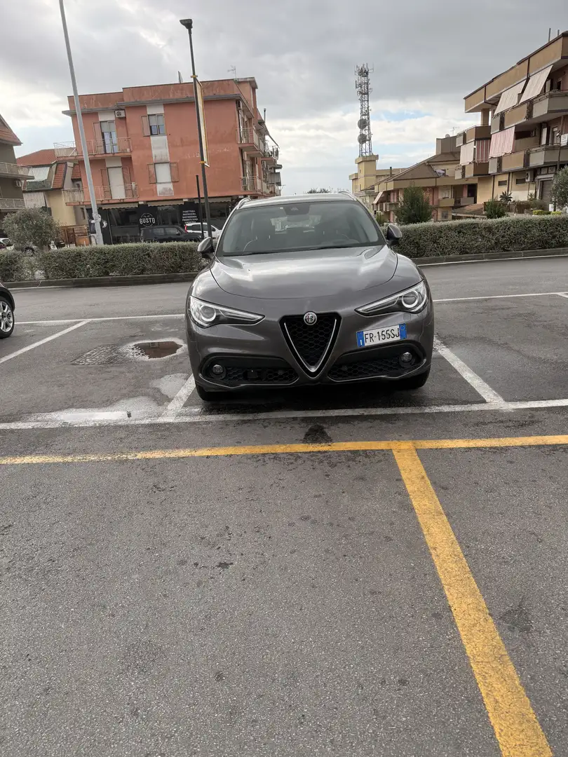 Alfa Romeo Stelvio - 1