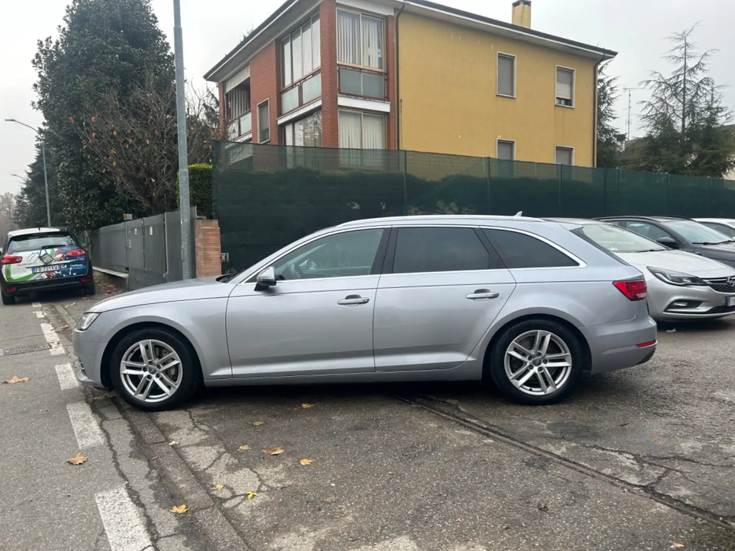 Audi A4 Avant 2.0 TDI 190 CV ultra S tronic Business Sport Gris - 2