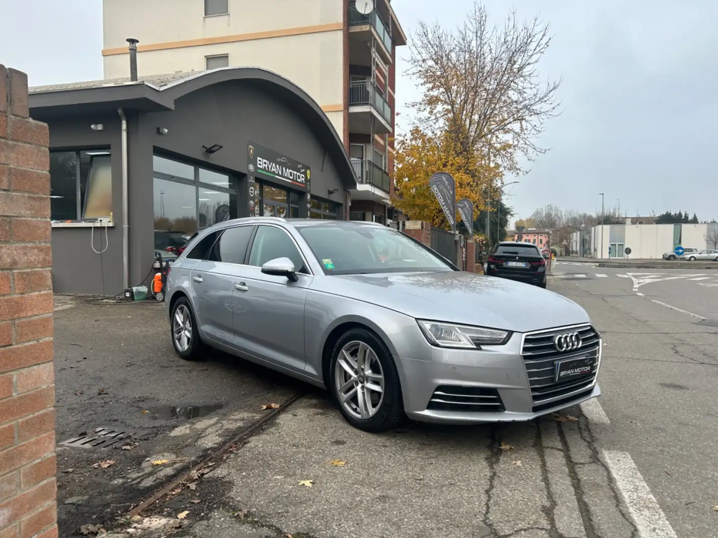 Audi A4 Avant 2.0 TDI 190 CV ultra S tronic Business Sport Gris - 1