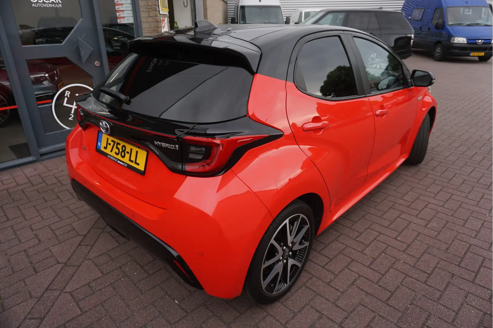 Toyota Yaris 1.5I Hybrid Launch Edition Automaat Rouge - 2