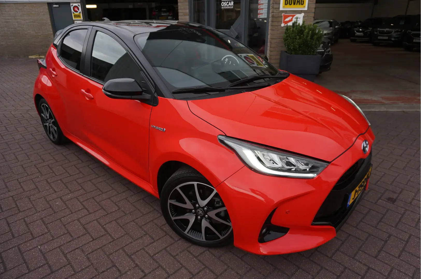 Toyota Yaris 1.5I Hybrid Launch Edition Automaat Rouge - 1
