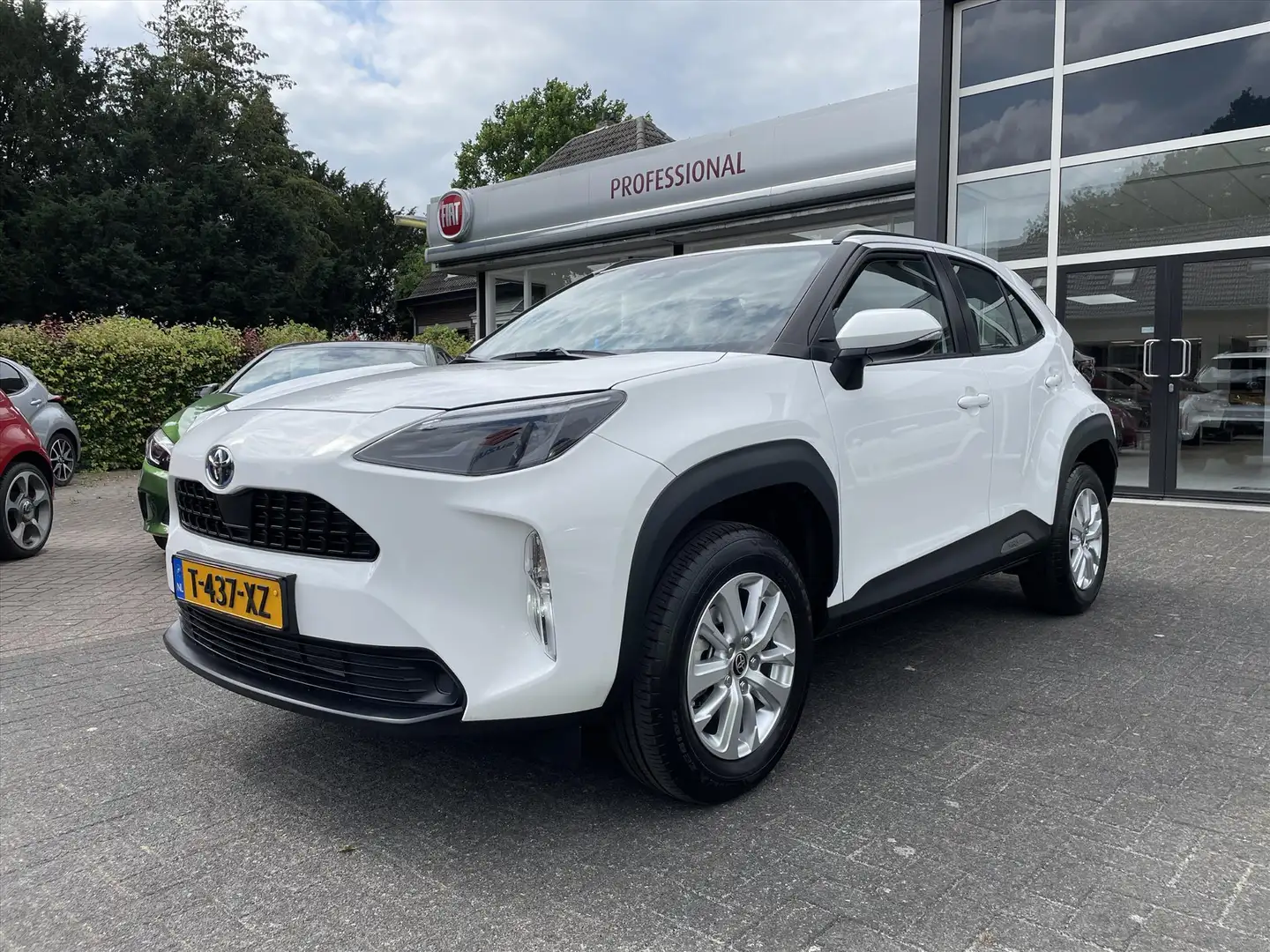 Toyota Yaris Cross 1.5 VVT-I Hybrid 116pk CVT Active | 4530 km! | Wit - 2