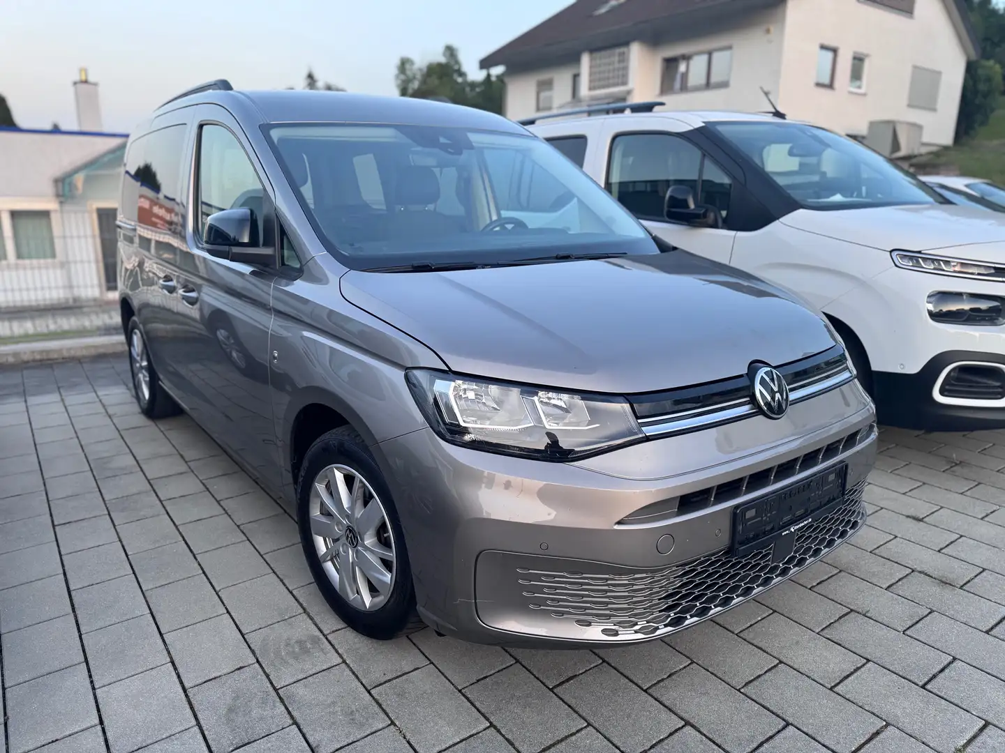 Volkswagen Caddy Life/Navi/Kamera/AHK/GRA/PDC/Alu Beige - 2