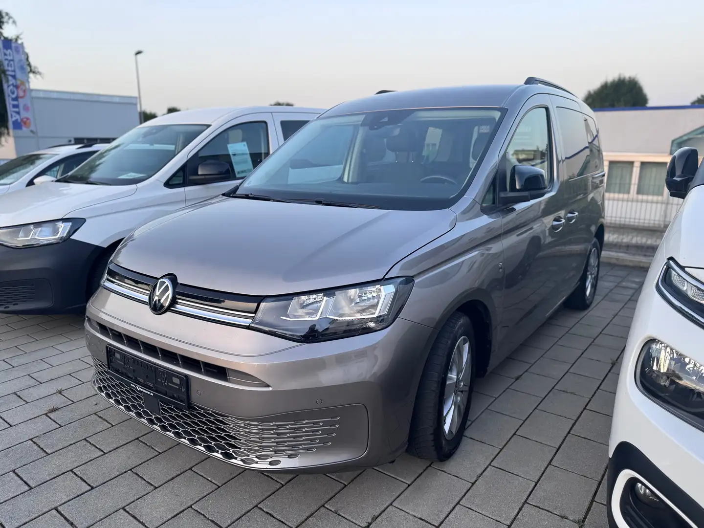 Volkswagen Caddy Life/Navi/Kamera/AHK/GRA/PDC/Alu Beige - 1